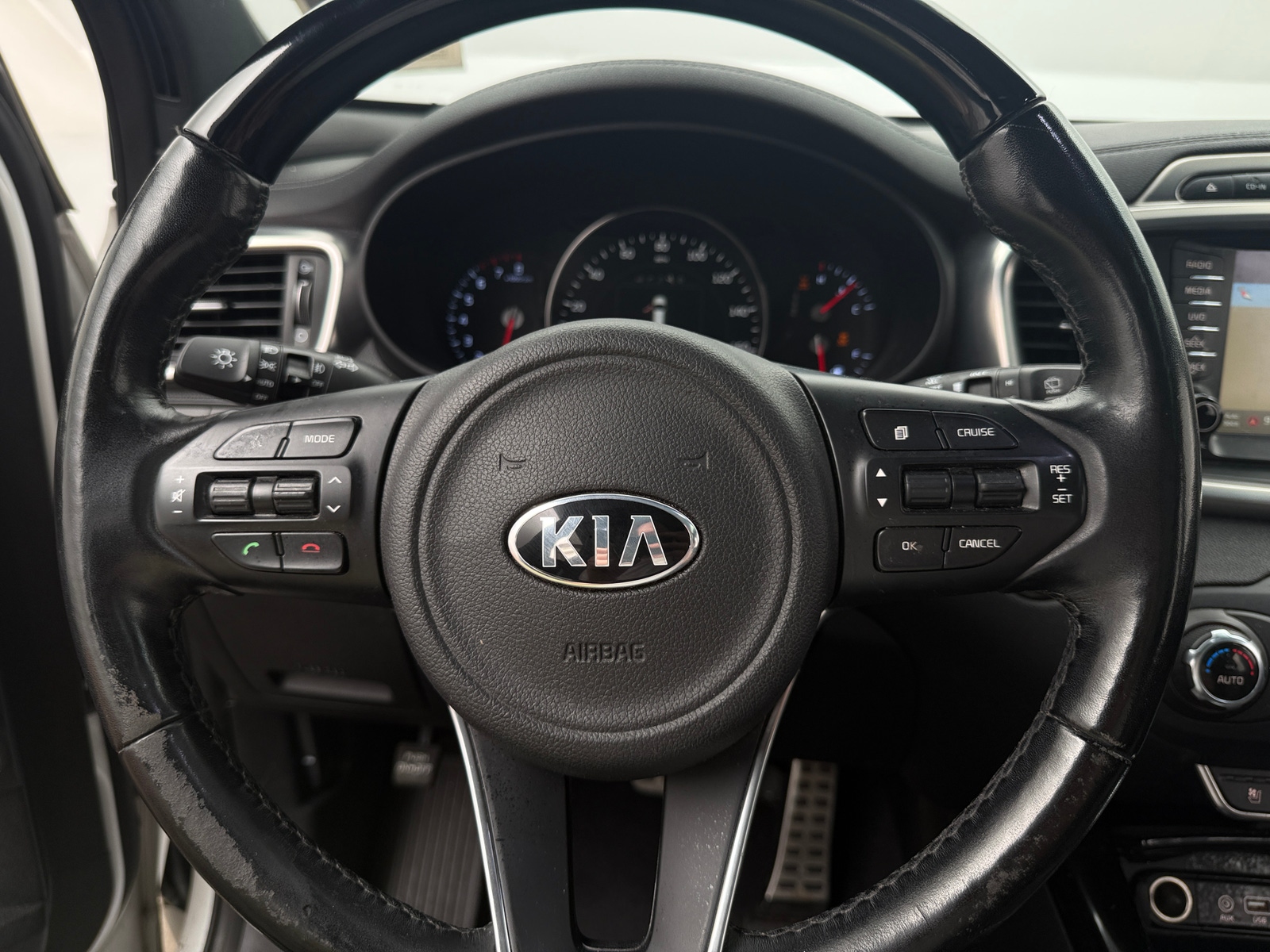 Thumbnail: 2016 Kia Sorento - 4
