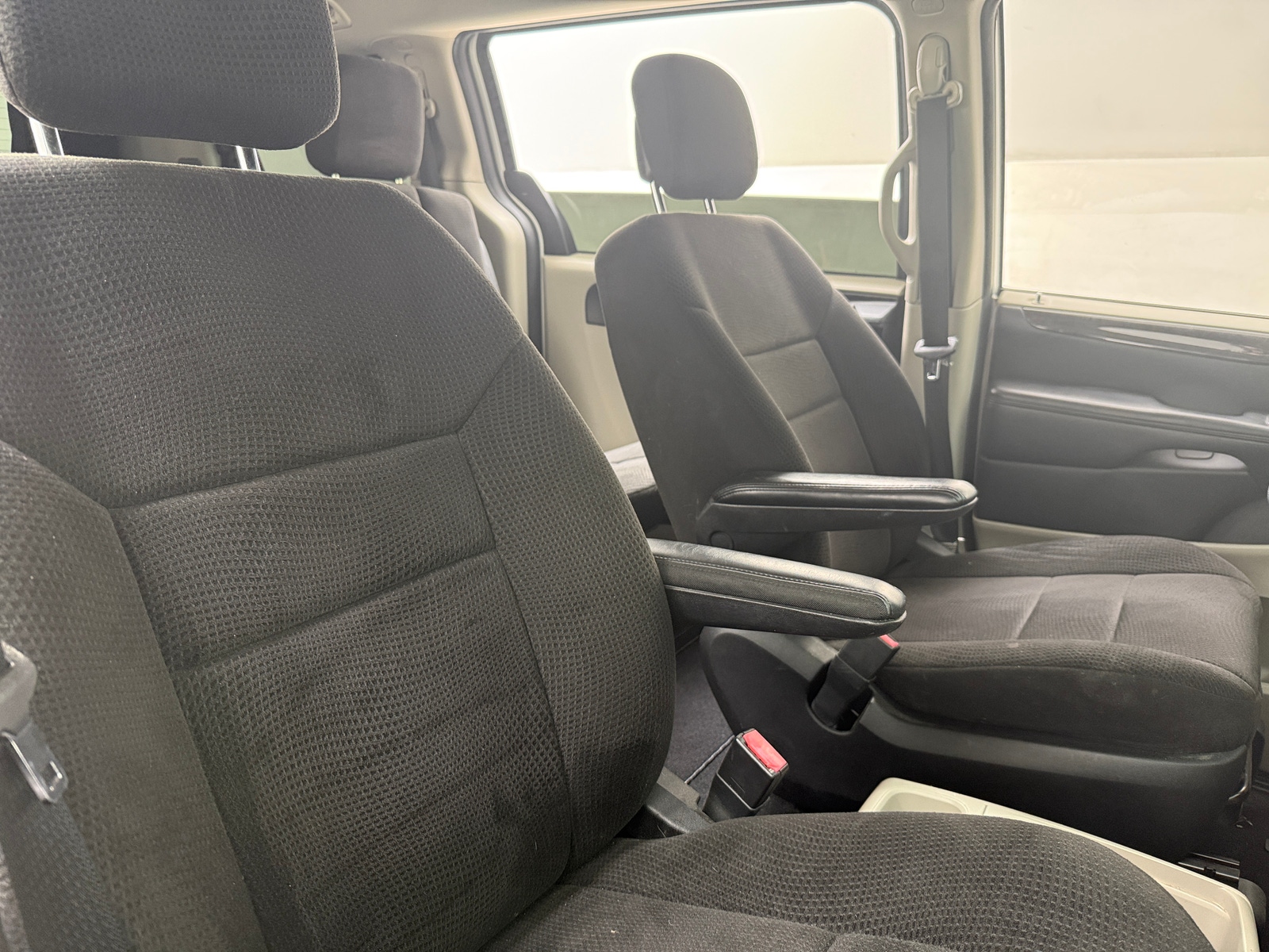 Thumbnail: 2012 Dodge Grand Caravan - 2