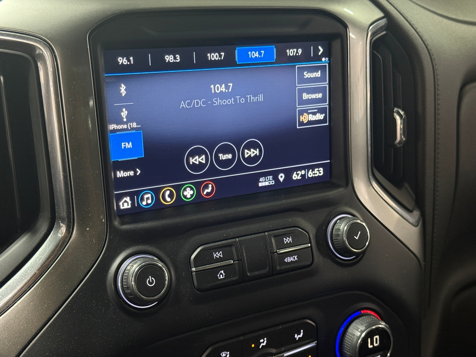 Thumbnail: 2019 Chevrolet Silverado 1500 - 3