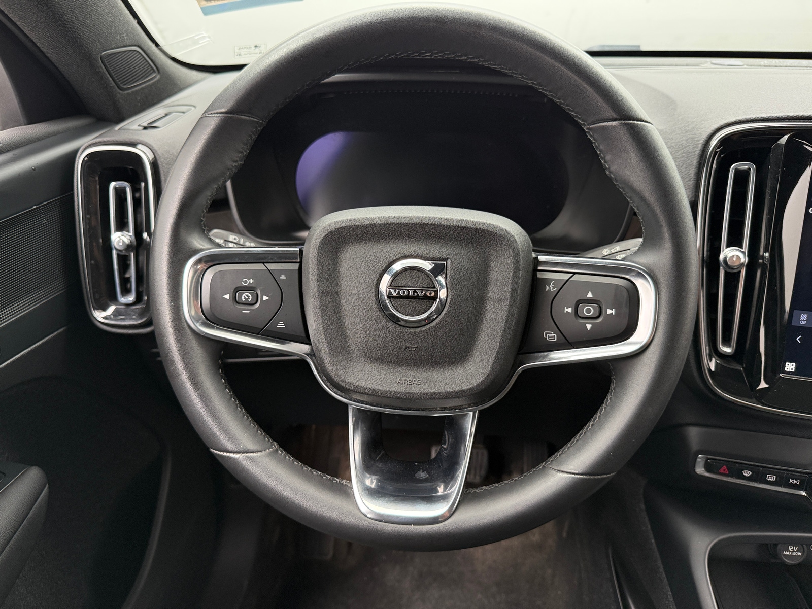 Thumbnail: 2023 Volvo C40 - 5