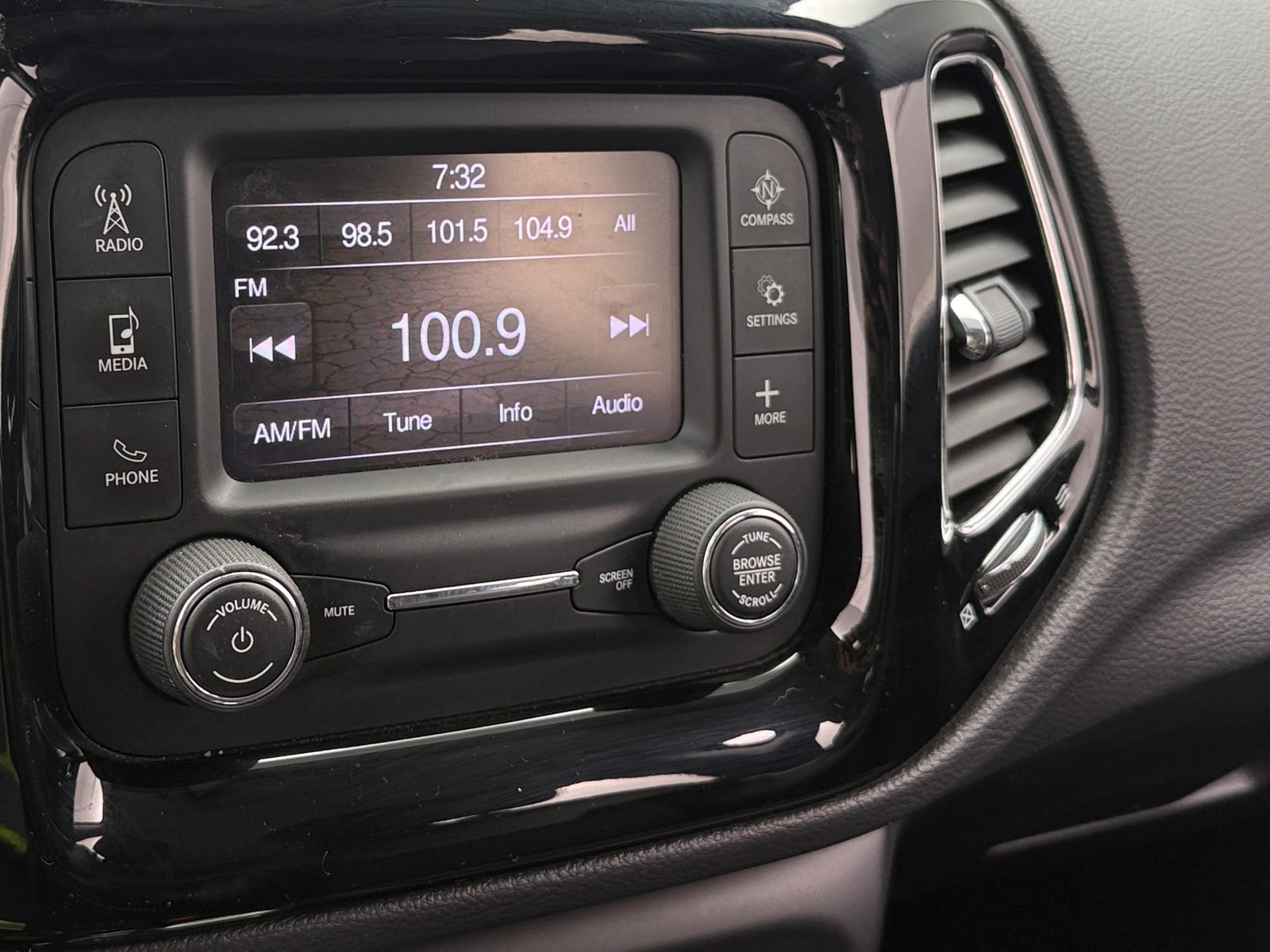 Thumbnail: 2018 Jeep Compass - 4