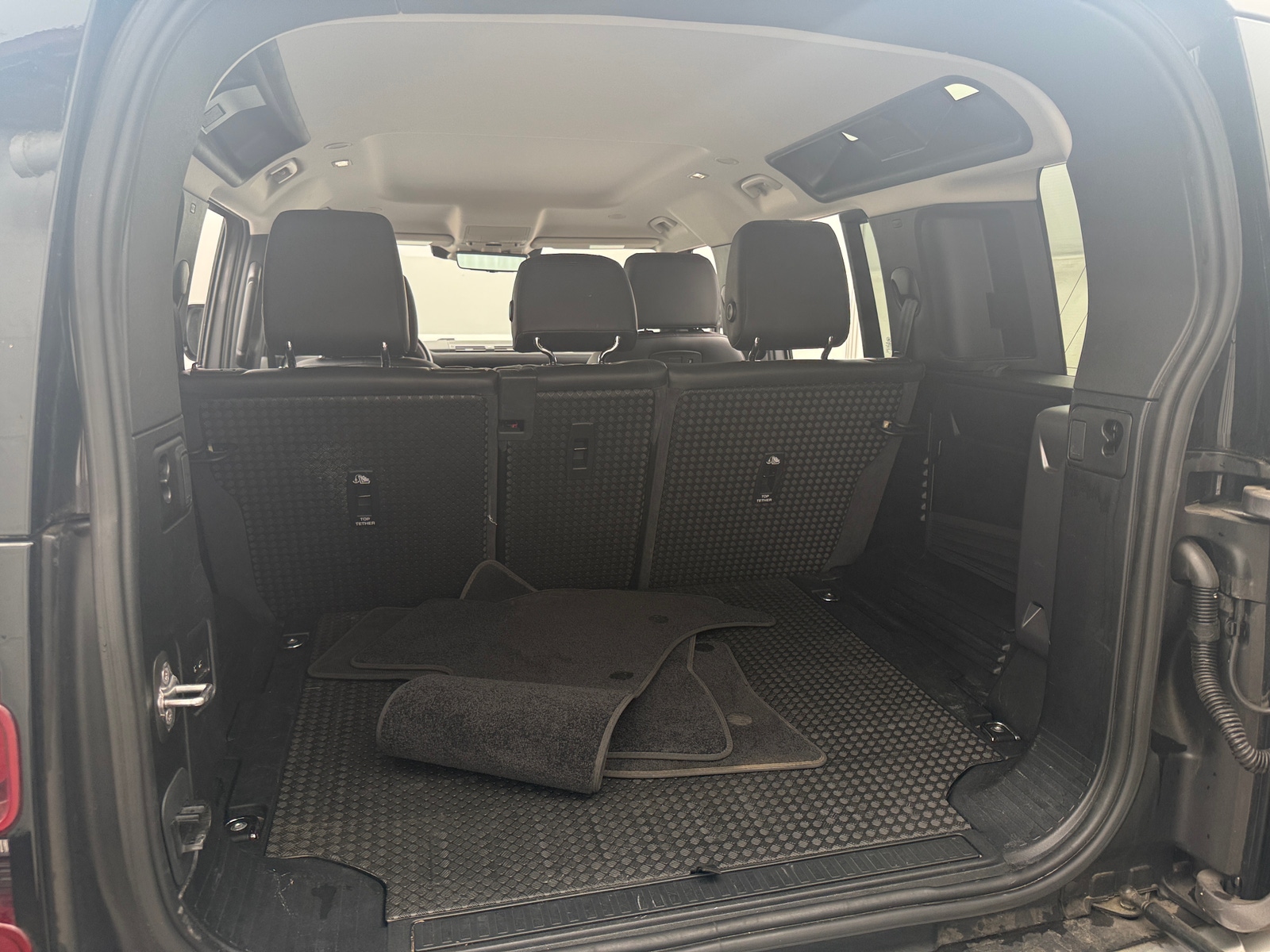 Thumbnail: 2020 Land Rover Defender - 6