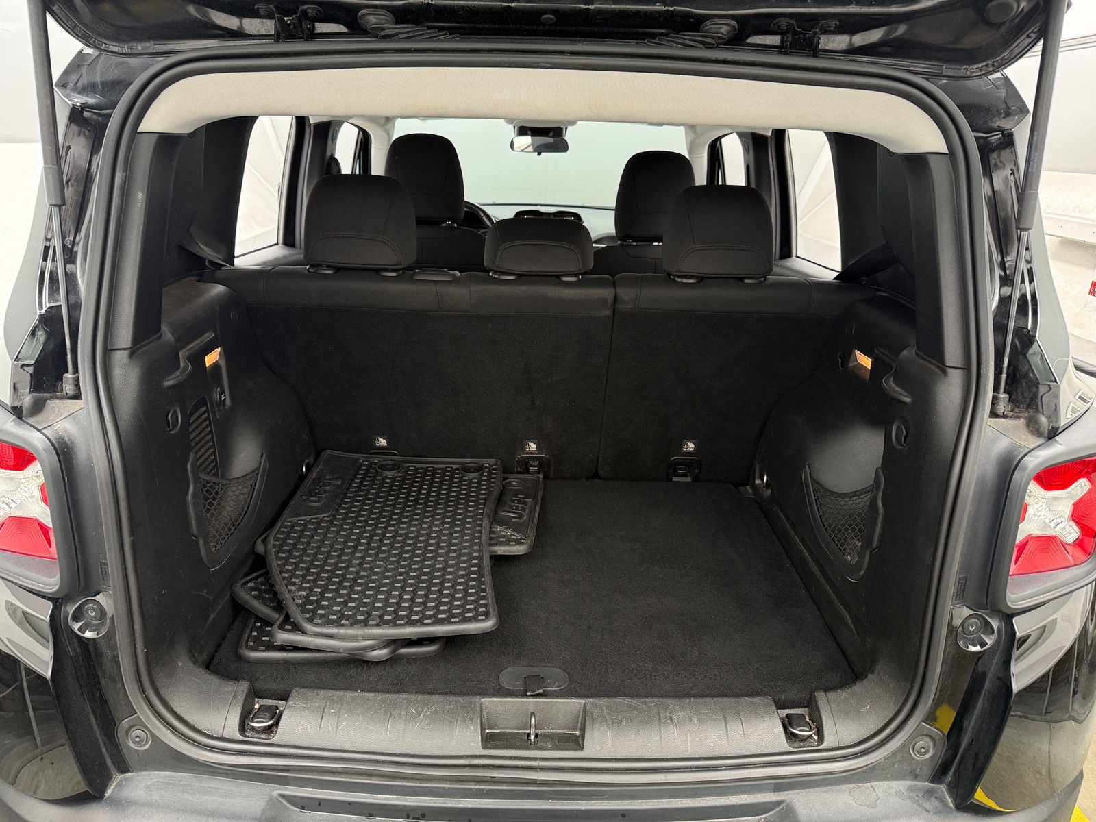 Thumbnail: 2017 Jeep Renegade - 7