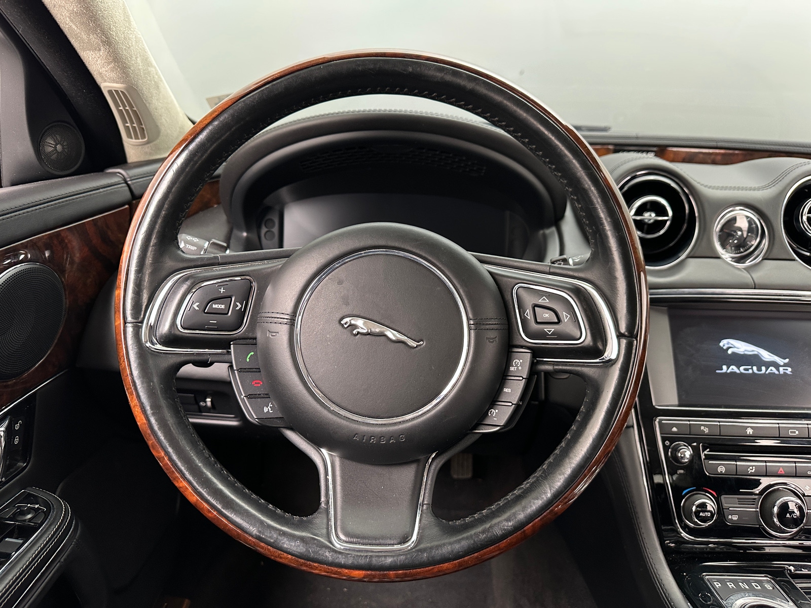 Thumbnail: 2016 Jaguar XJ - 4