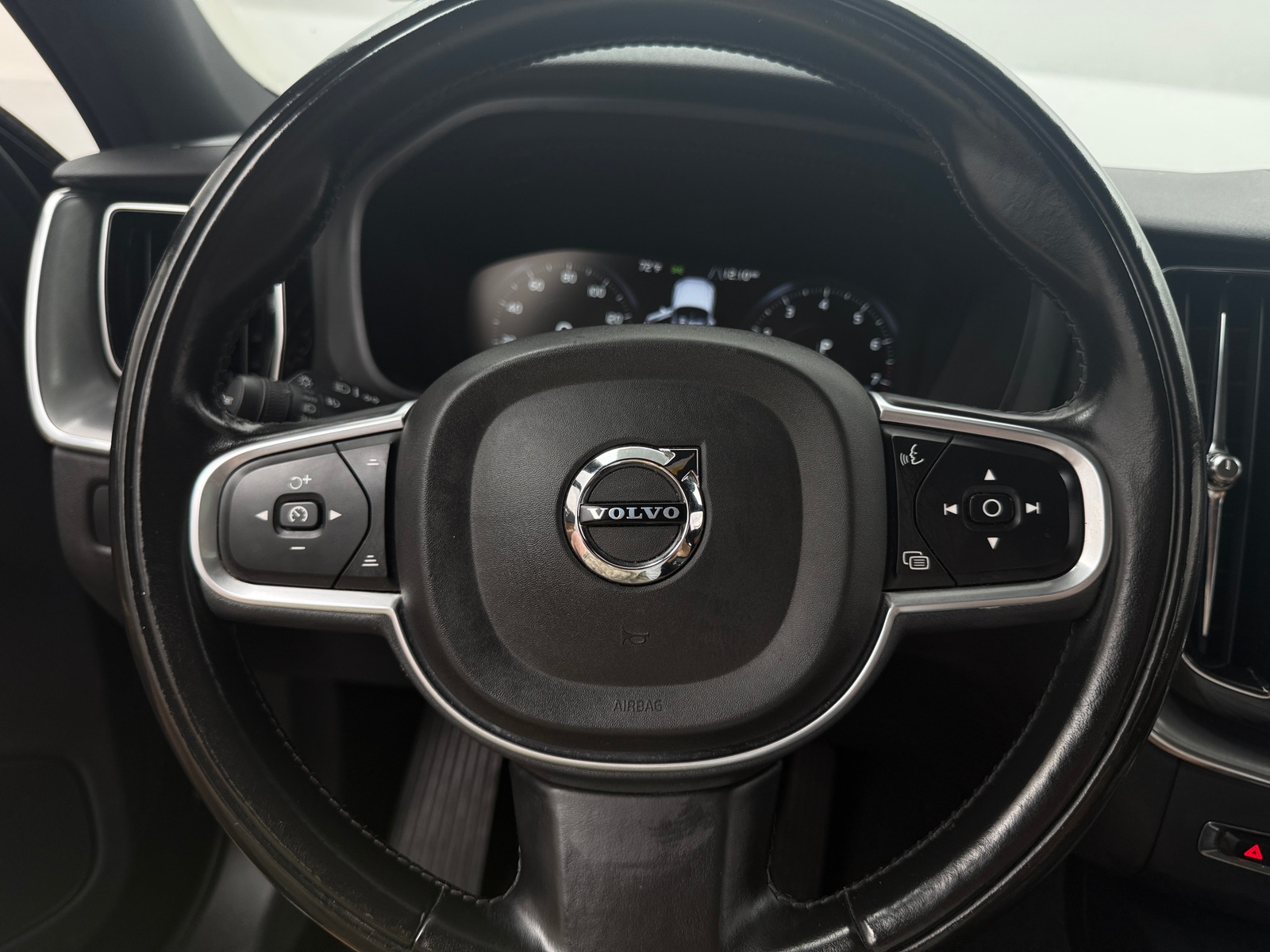 Thumbnail: 2019 Volvo XC60 - 4