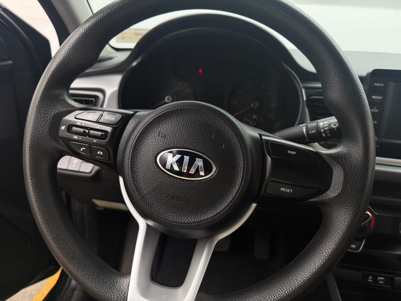 Thumbnail: 2020 Kia Rio - 5