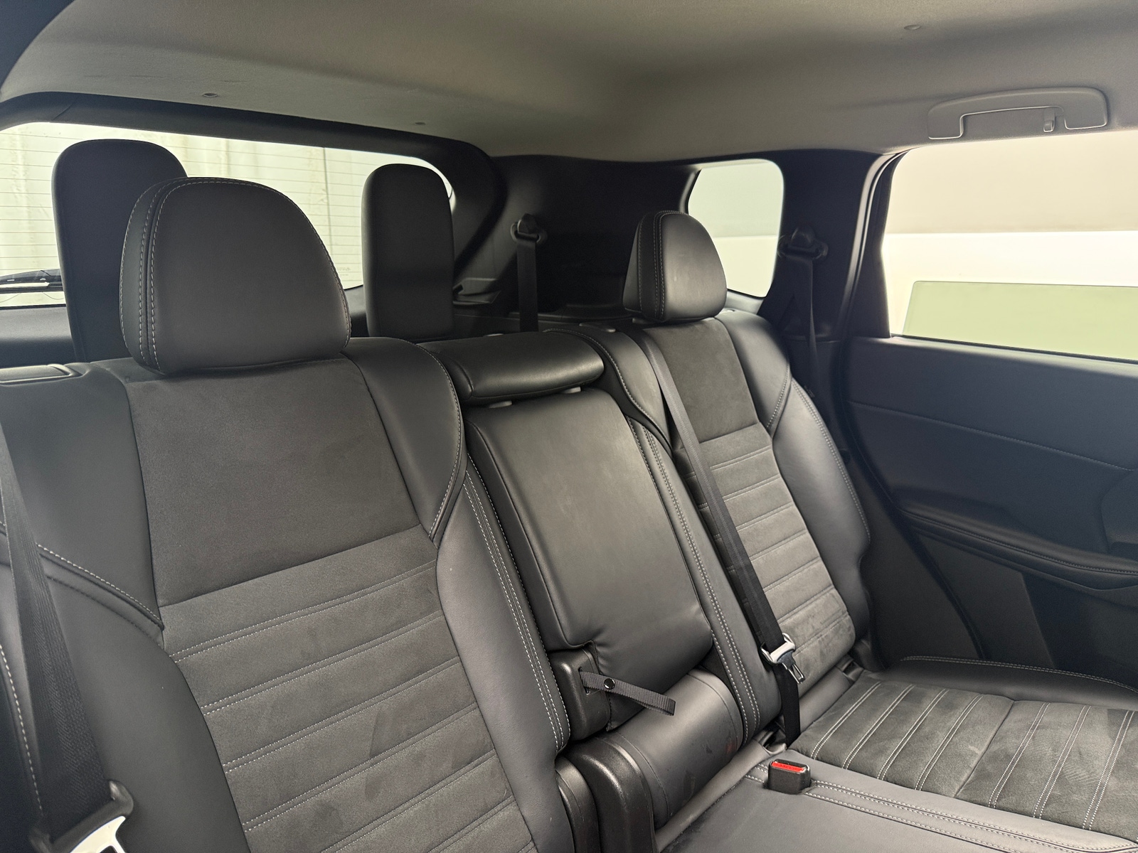 Thumbnail: 2025 Mitsubishi Outlander - 5