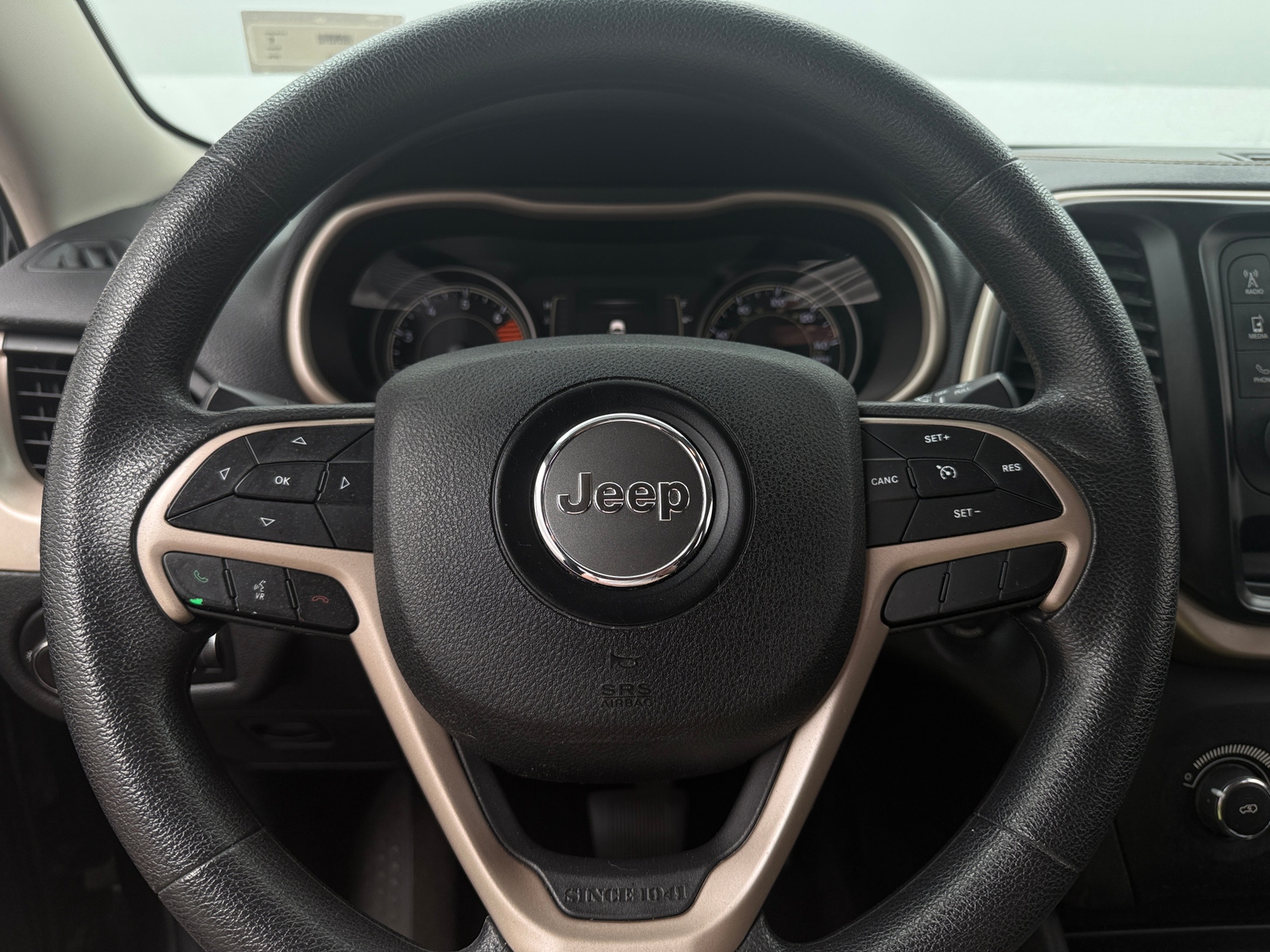 Thumbnail: 2018 Jeep Cherokee - 5