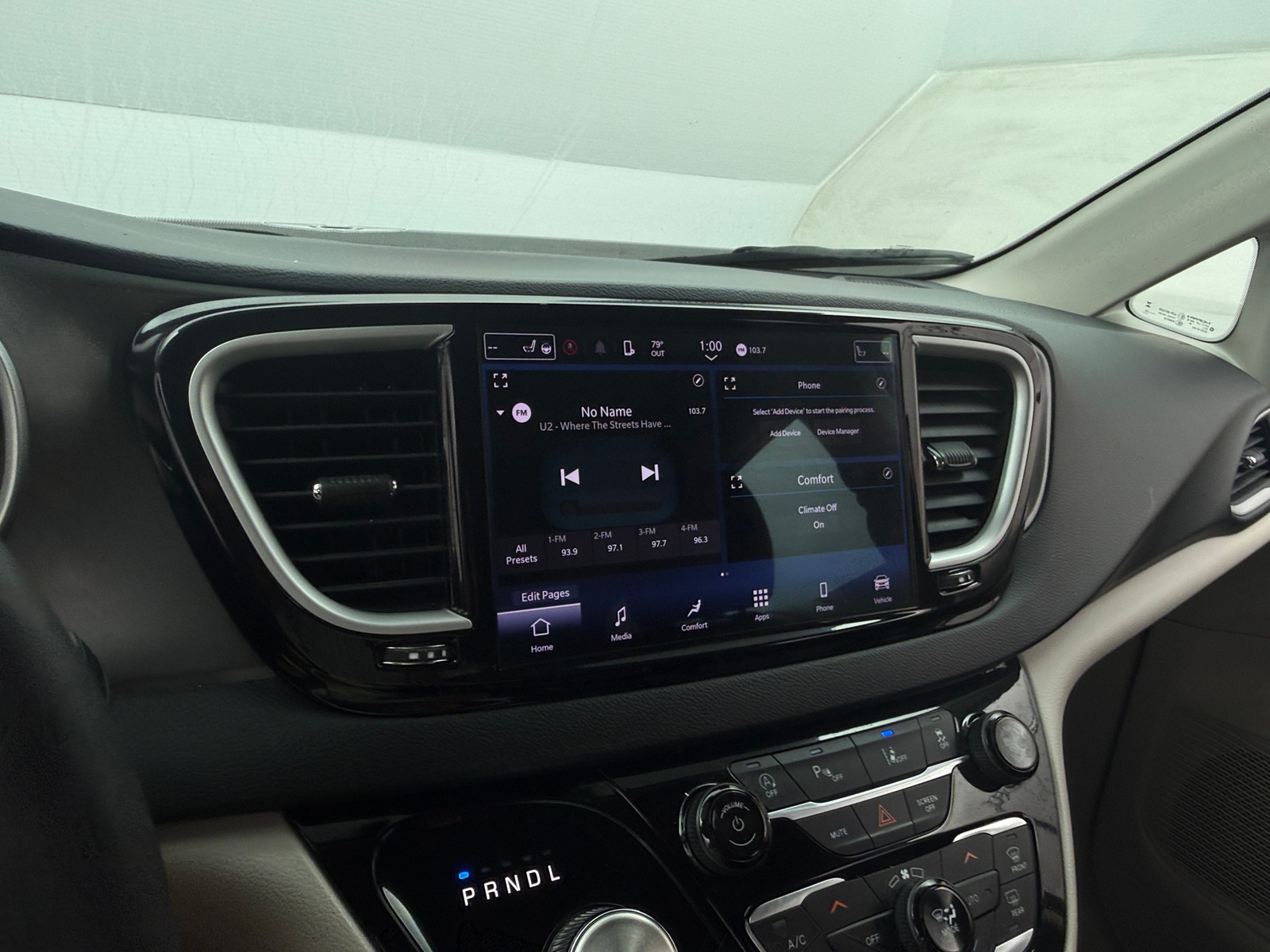 Thumbnail: 2023 Chrysler Pacifica - 3