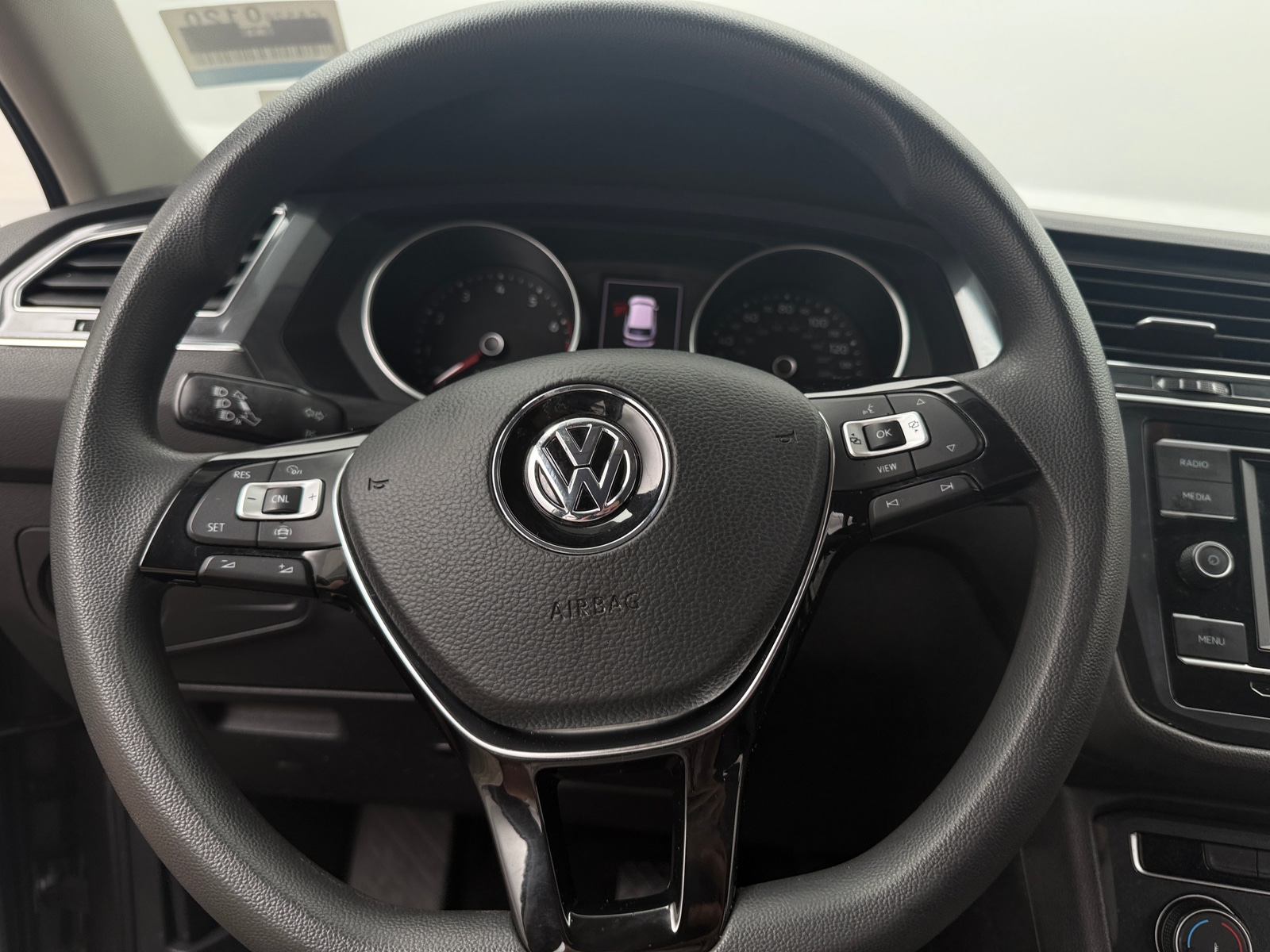 Thumbnail: 2020 Volkswagen Tiguan - 5