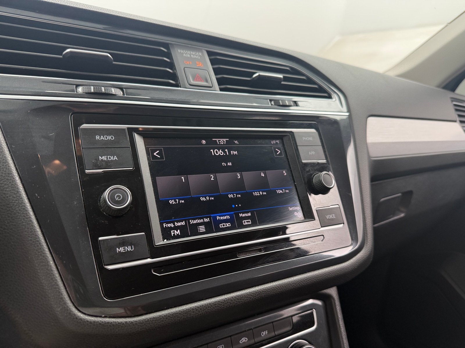 Thumbnail: 2020 Volkswagen Tiguan - 4