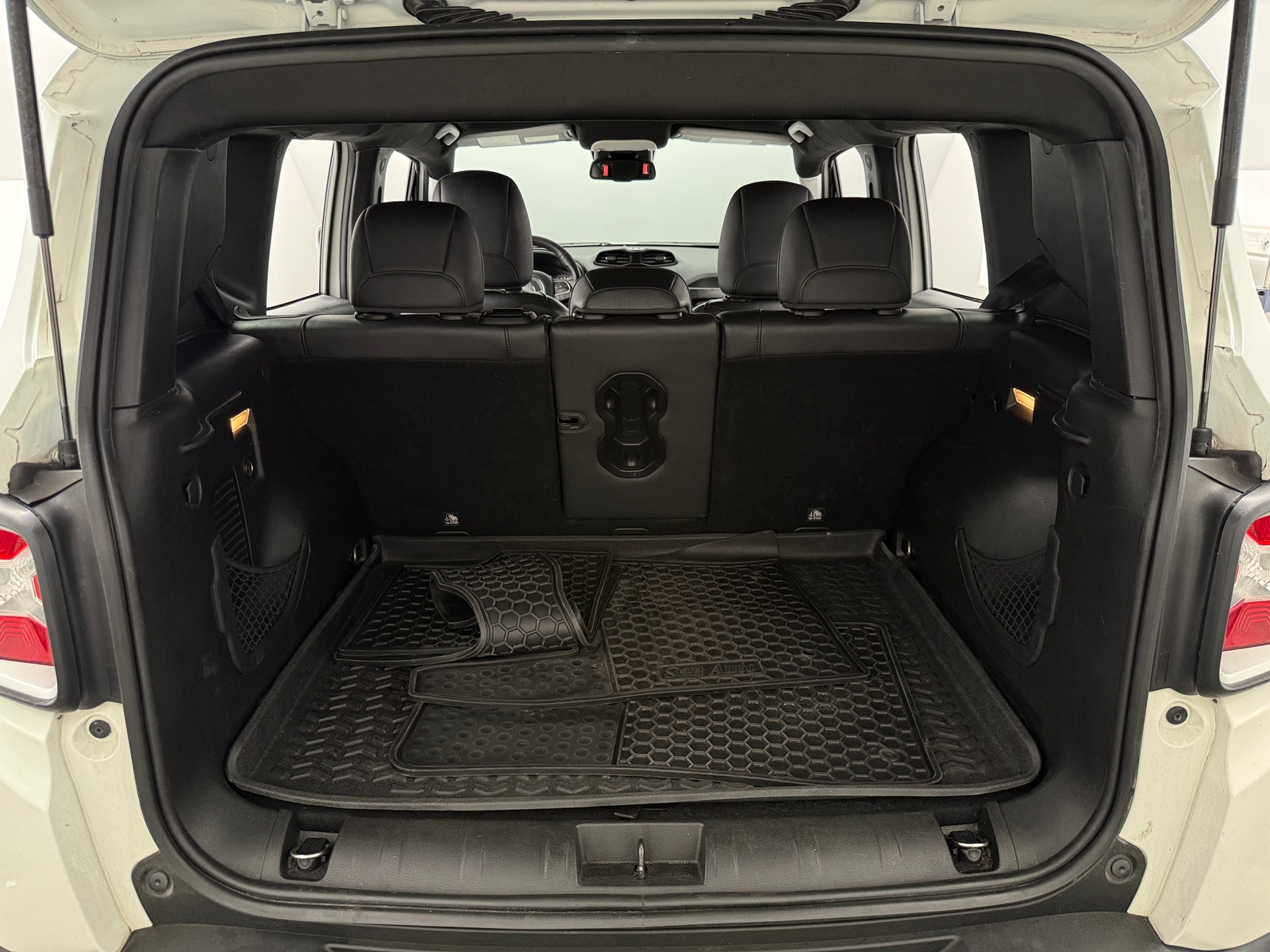 Thumbnail: 2017 Jeep Renegade - 6