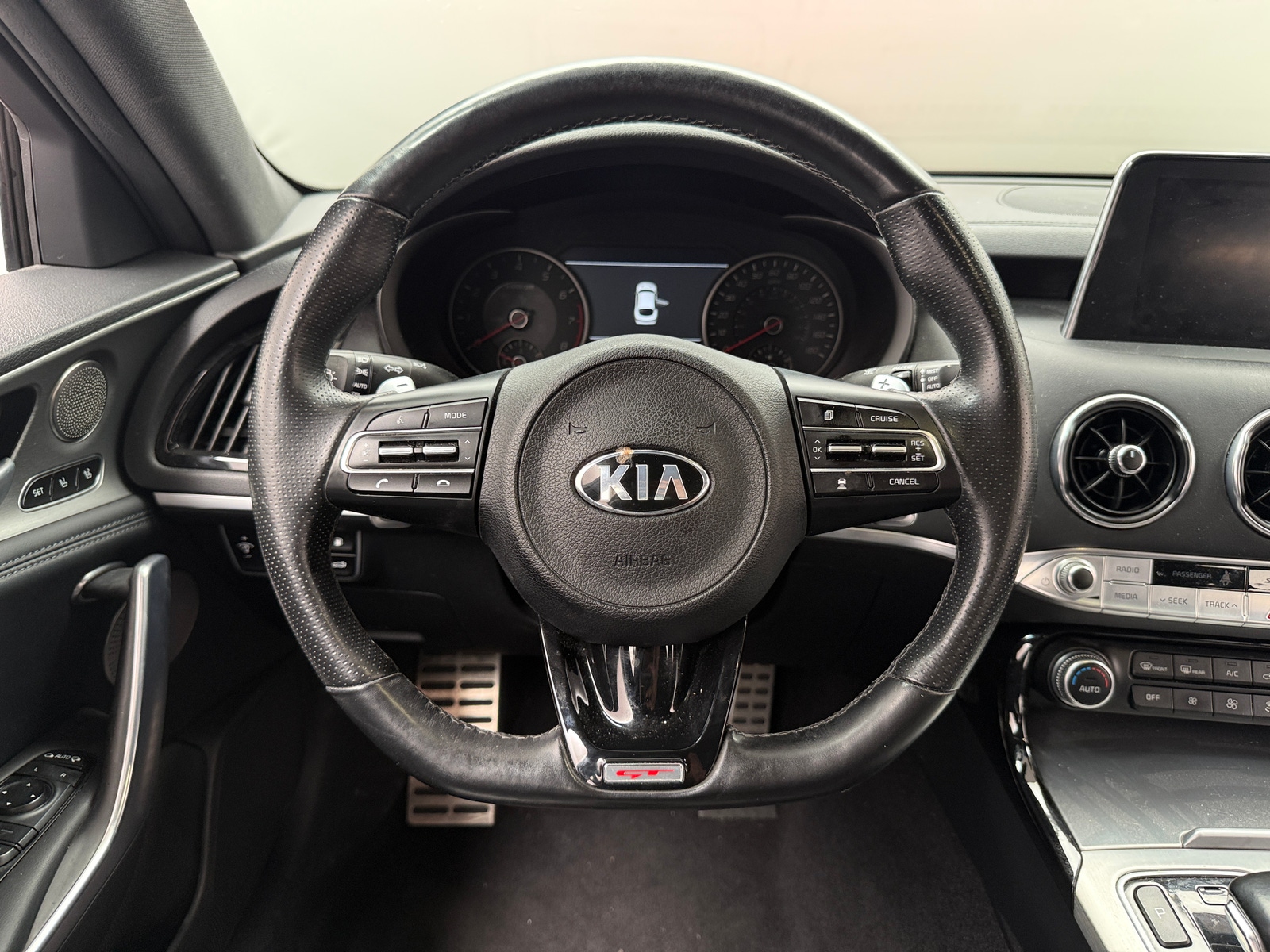 Thumbnail: 2018 Kia Stinger - 4