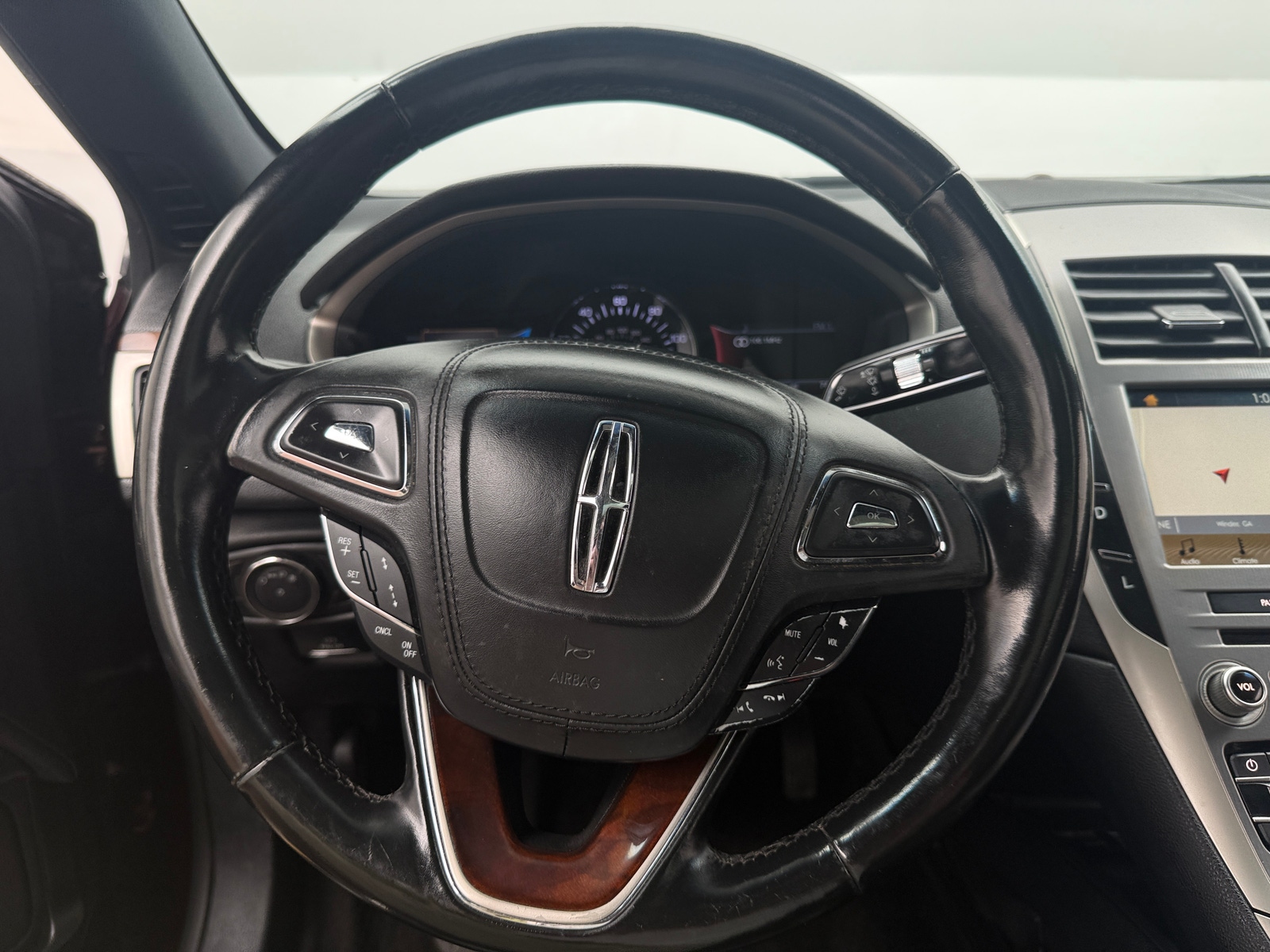 Thumbnail: 2017 Lincoln MKZ - 4
