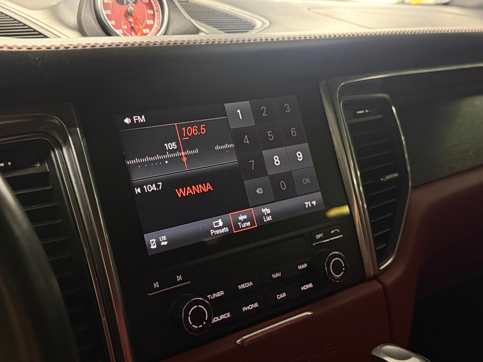 Thumbnail: 2018 Porsche Macan - 3