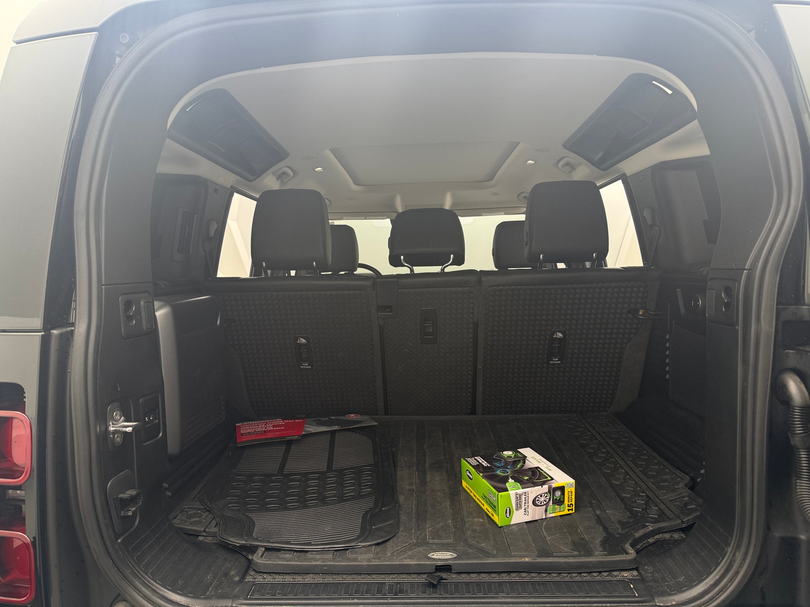 Thumbnail: 2020 Land Rover Defender - 6
