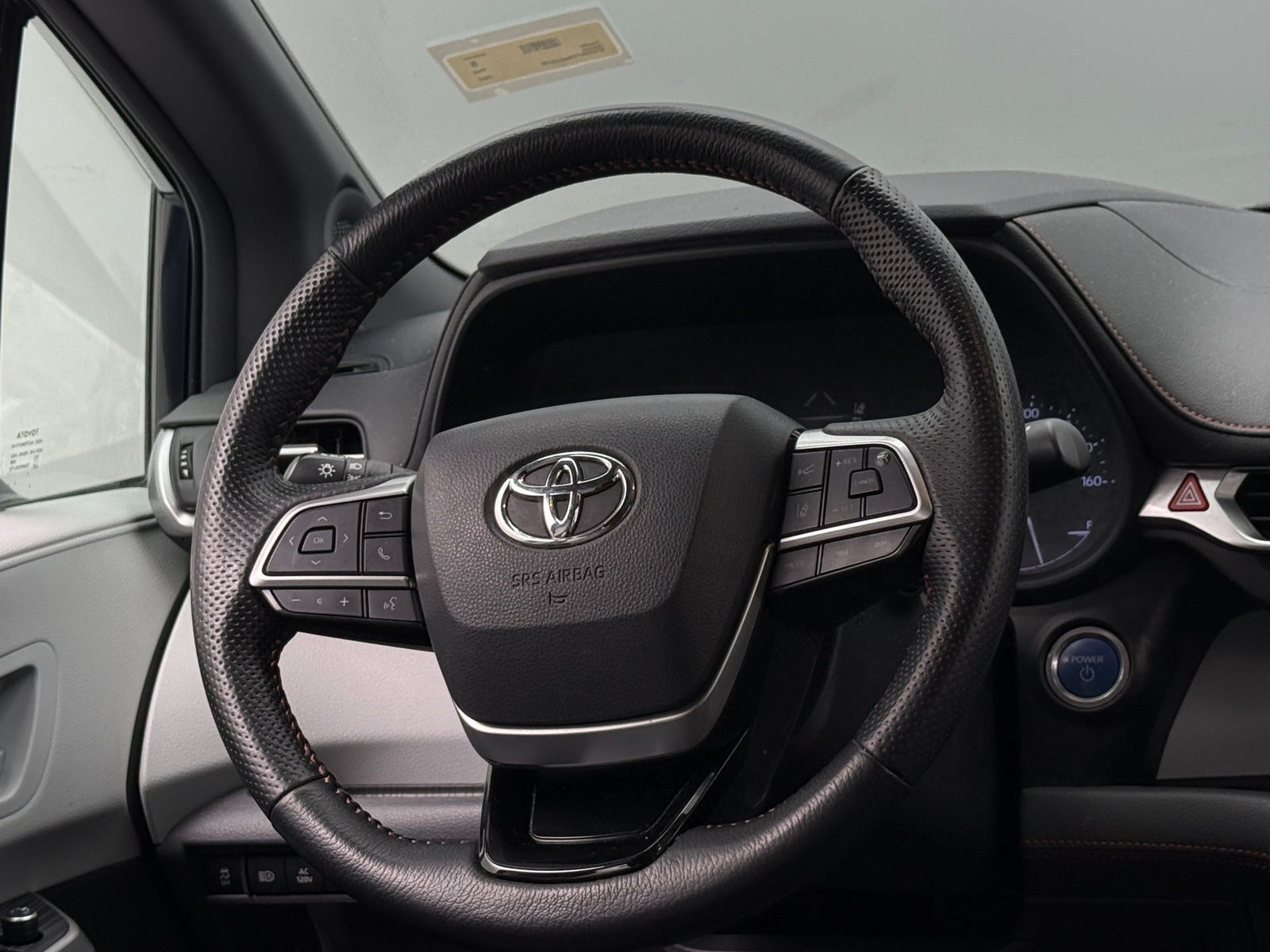 Thumbnail: 2022 Toyota Sienna - 4