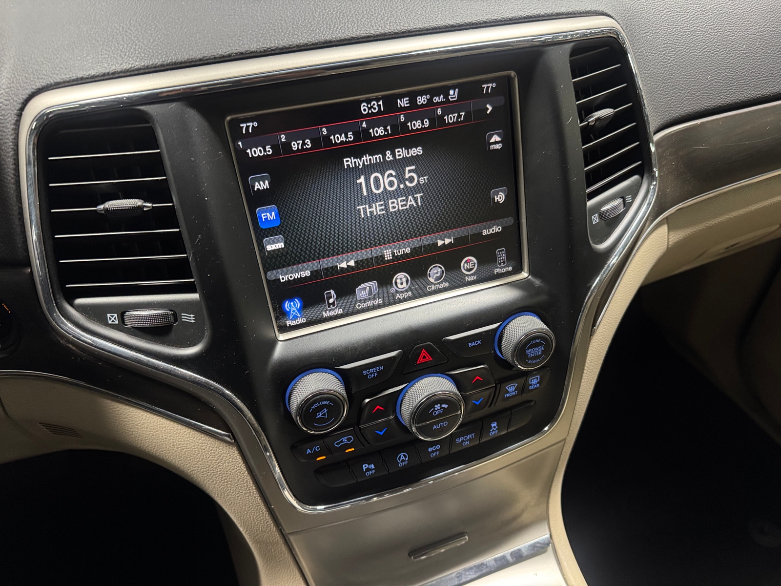 Thumbnail: 2017 Jeep Grand Cherokee - 4