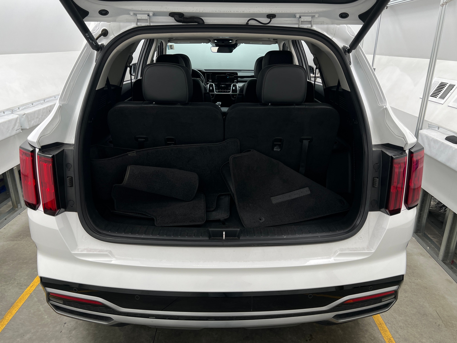 Thumbnail: 2023 Kia Sorento - 6