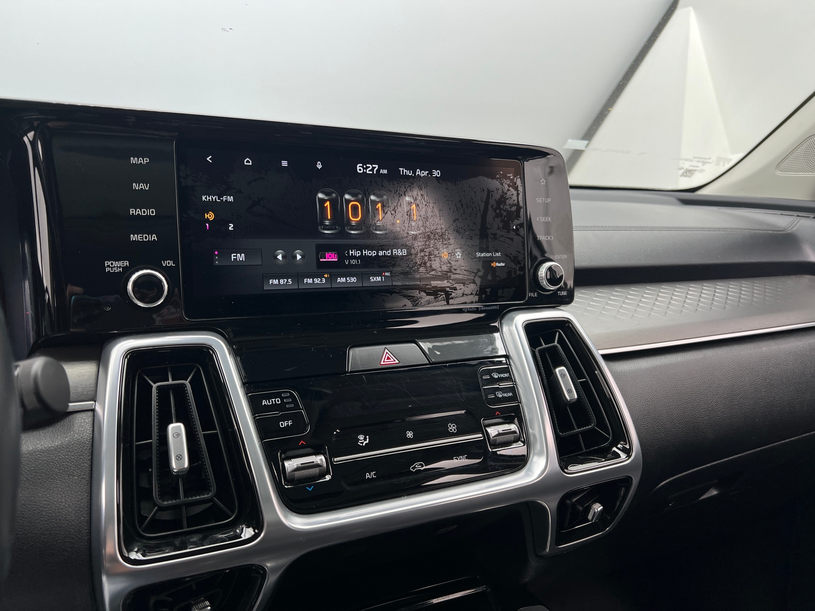 Thumbnail: 2023 Kia Sorento - 3