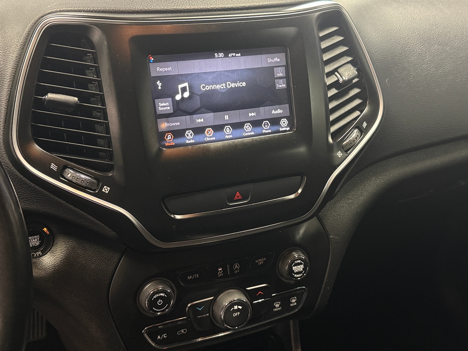 Thumbnail: 2019 Jeep Cherokee - 4