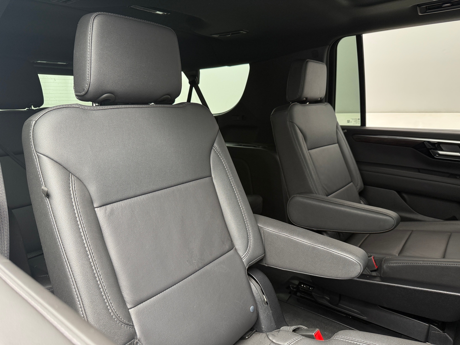 Thumbnail: 2025 Chevrolet Suburban - 5