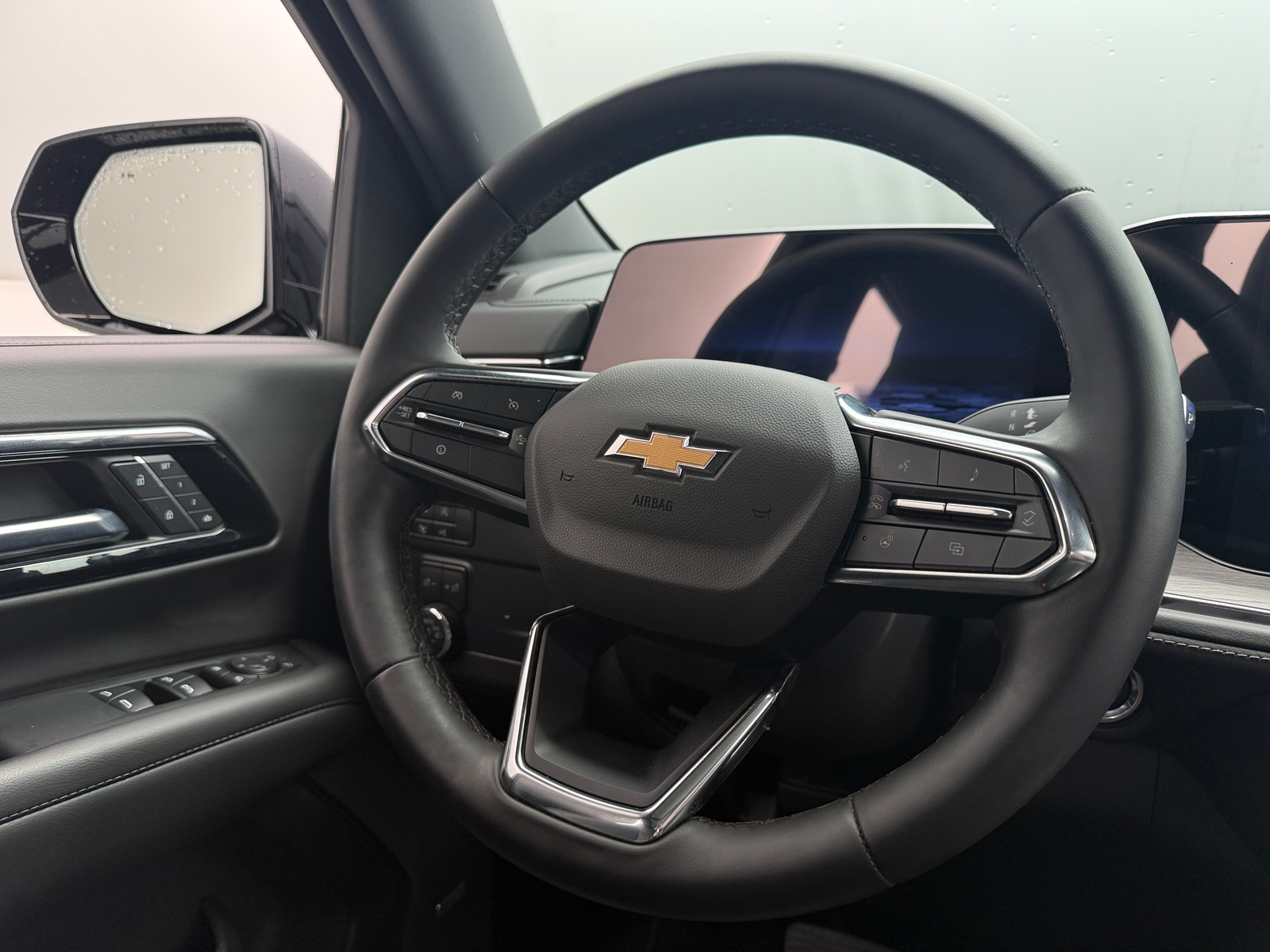 Thumbnail: 2025 Chevrolet Suburban - 4