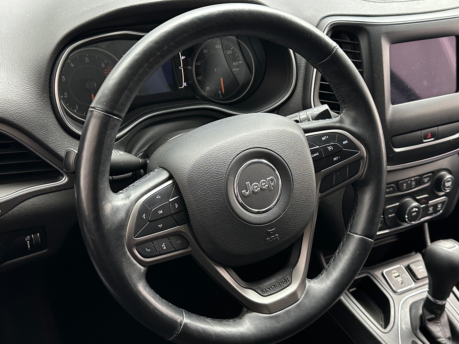 Thumbnail: 2019 Jeep Cherokee - 5