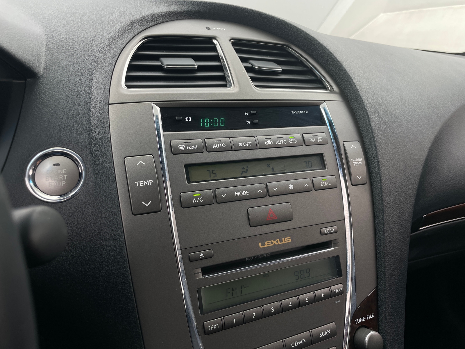 Thumbnail: 2010 Lexus ES - 3