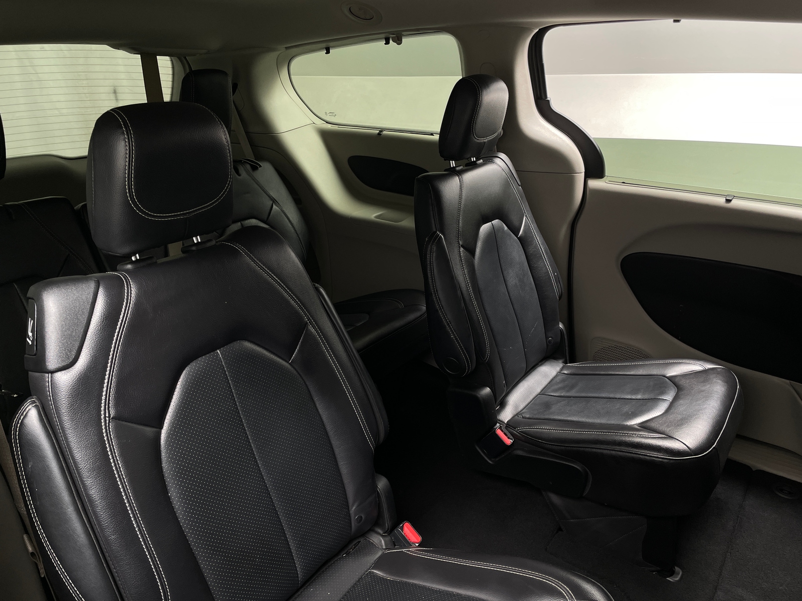 Thumbnail: 2022 Chrysler Pacifica - 5