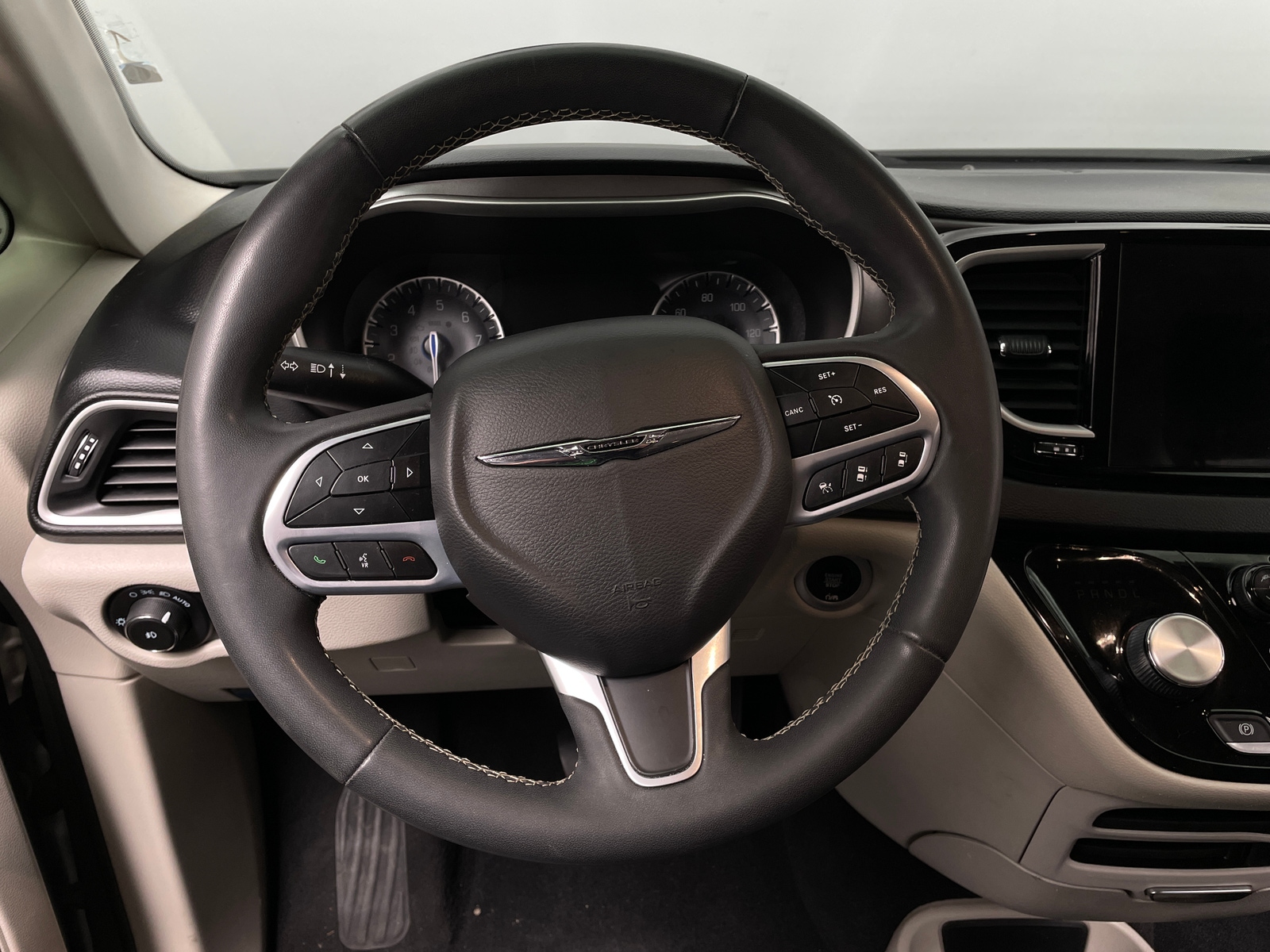 Thumbnail: 2022 Chrysler Pacifica - 4
