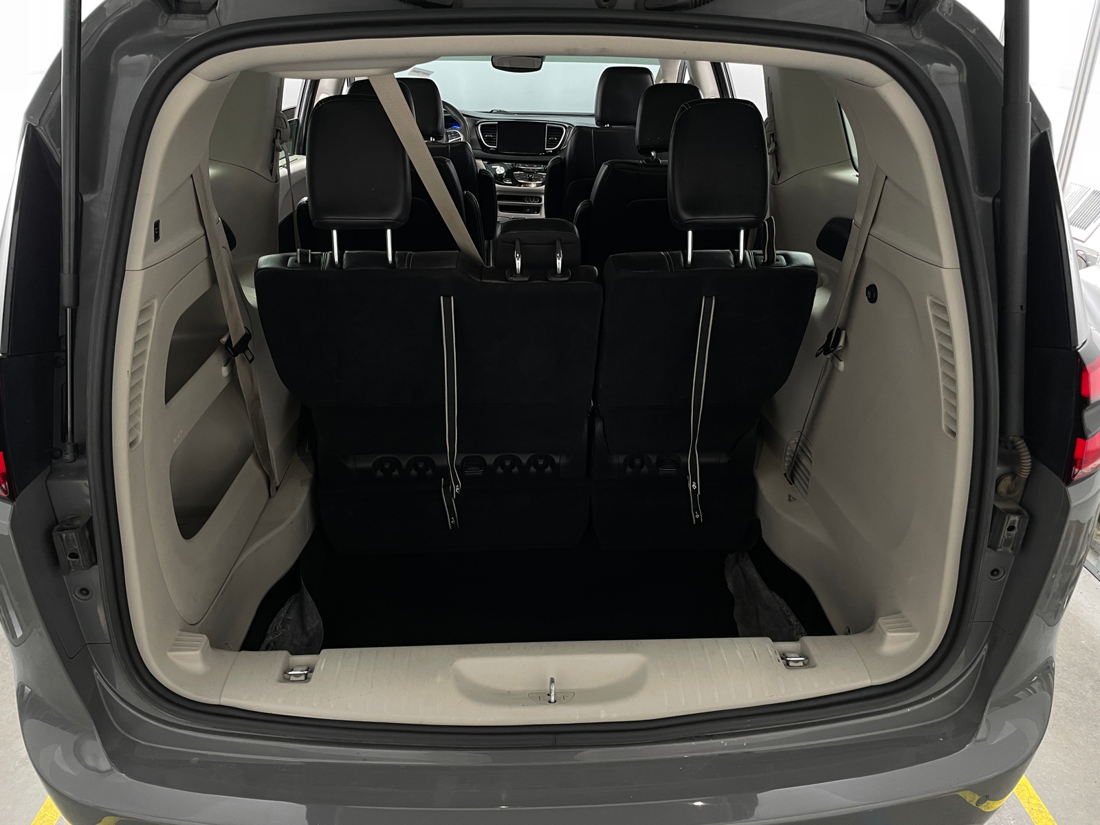 Thumbnail: 2022 Chrysler Pacifica - 6