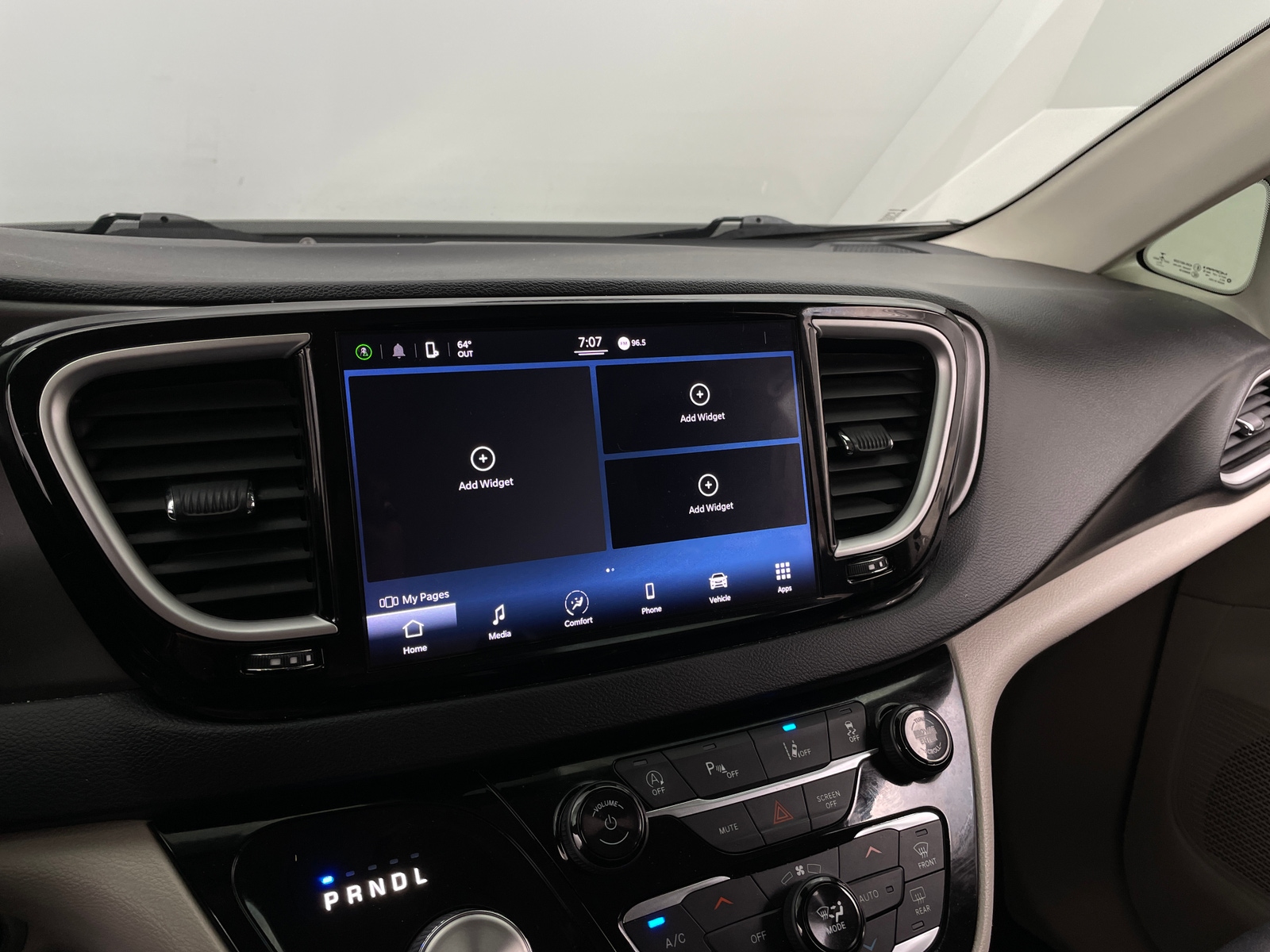 Thumbnail: 2022 Chrysler Pacifica - 3