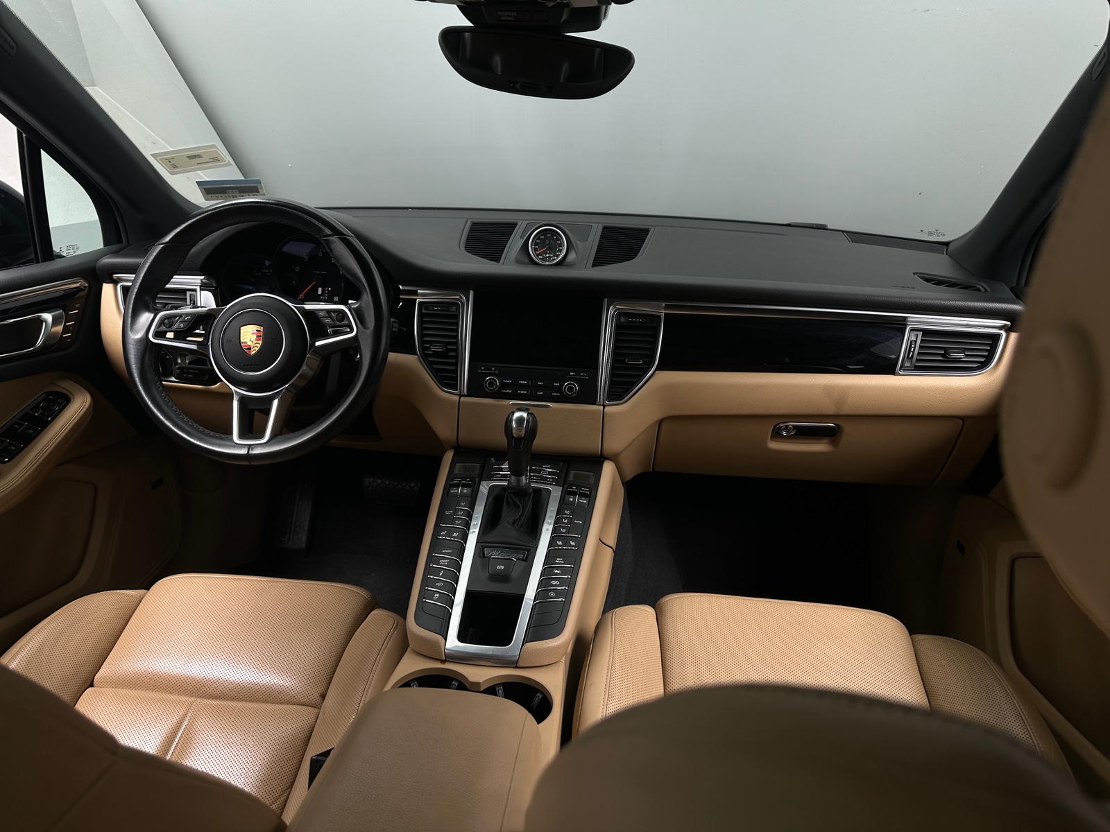 Thumbnail: 2018 Porsche Macan - 2