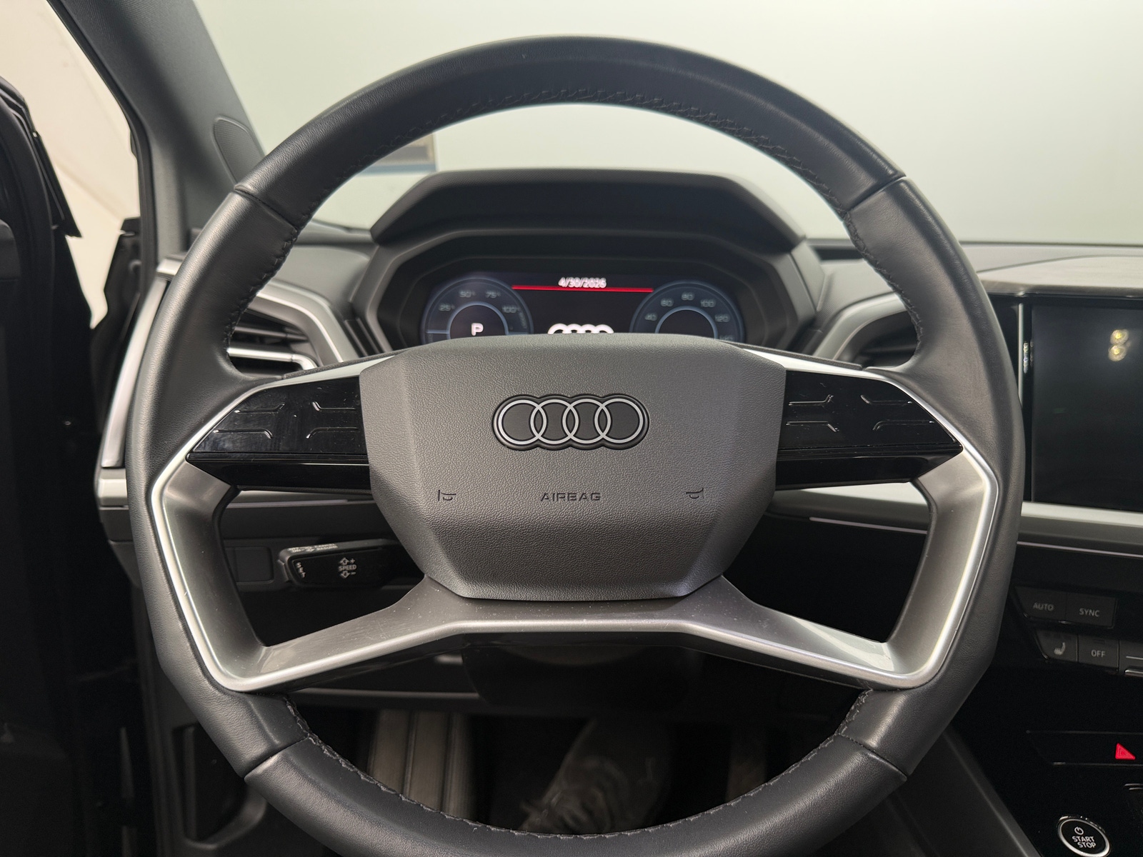 Thumbnail: 2022 Audi Q4 e-tron - 4