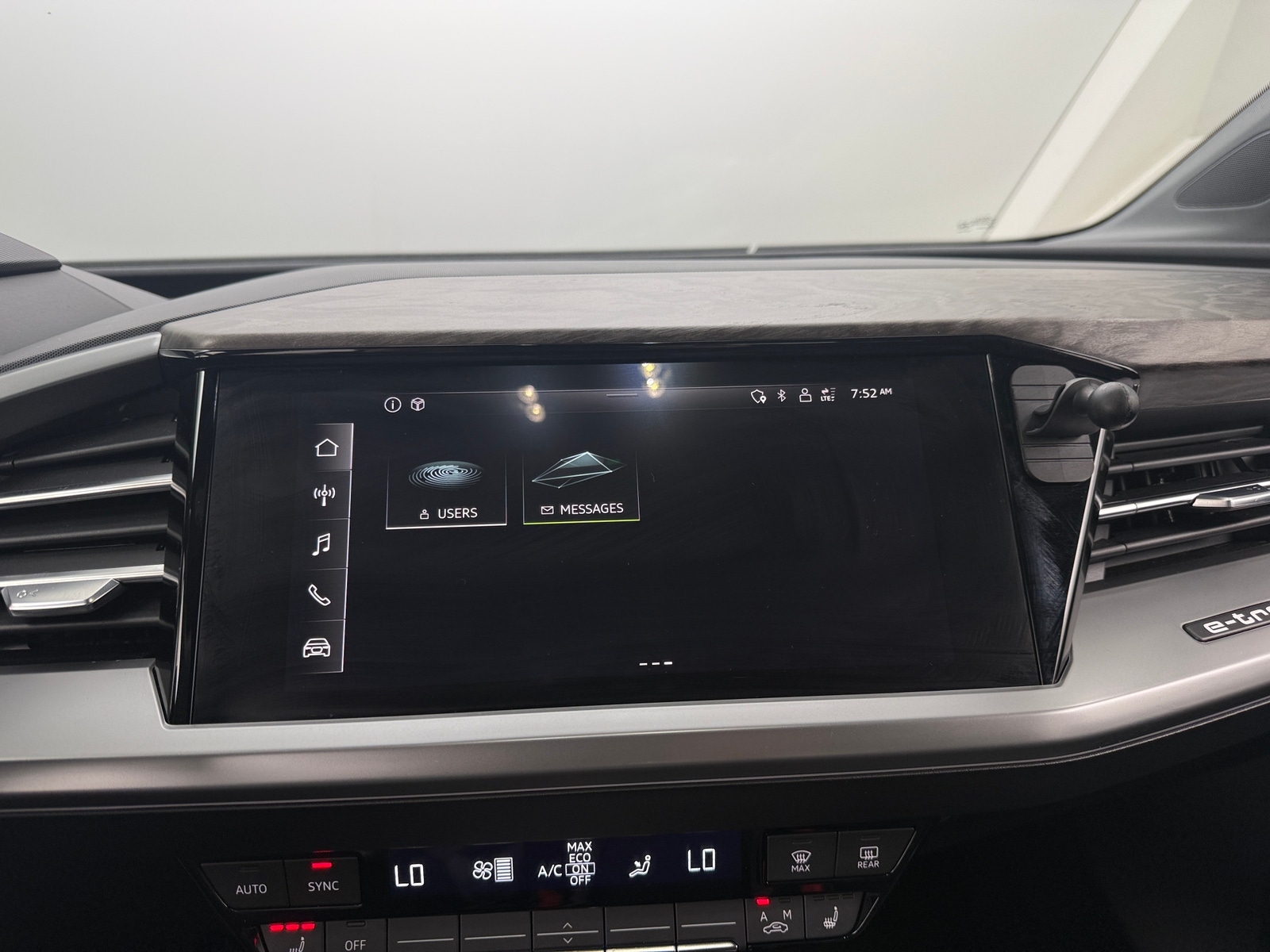 Thumbnail: 2022 Audi Q4 e-tron - 3