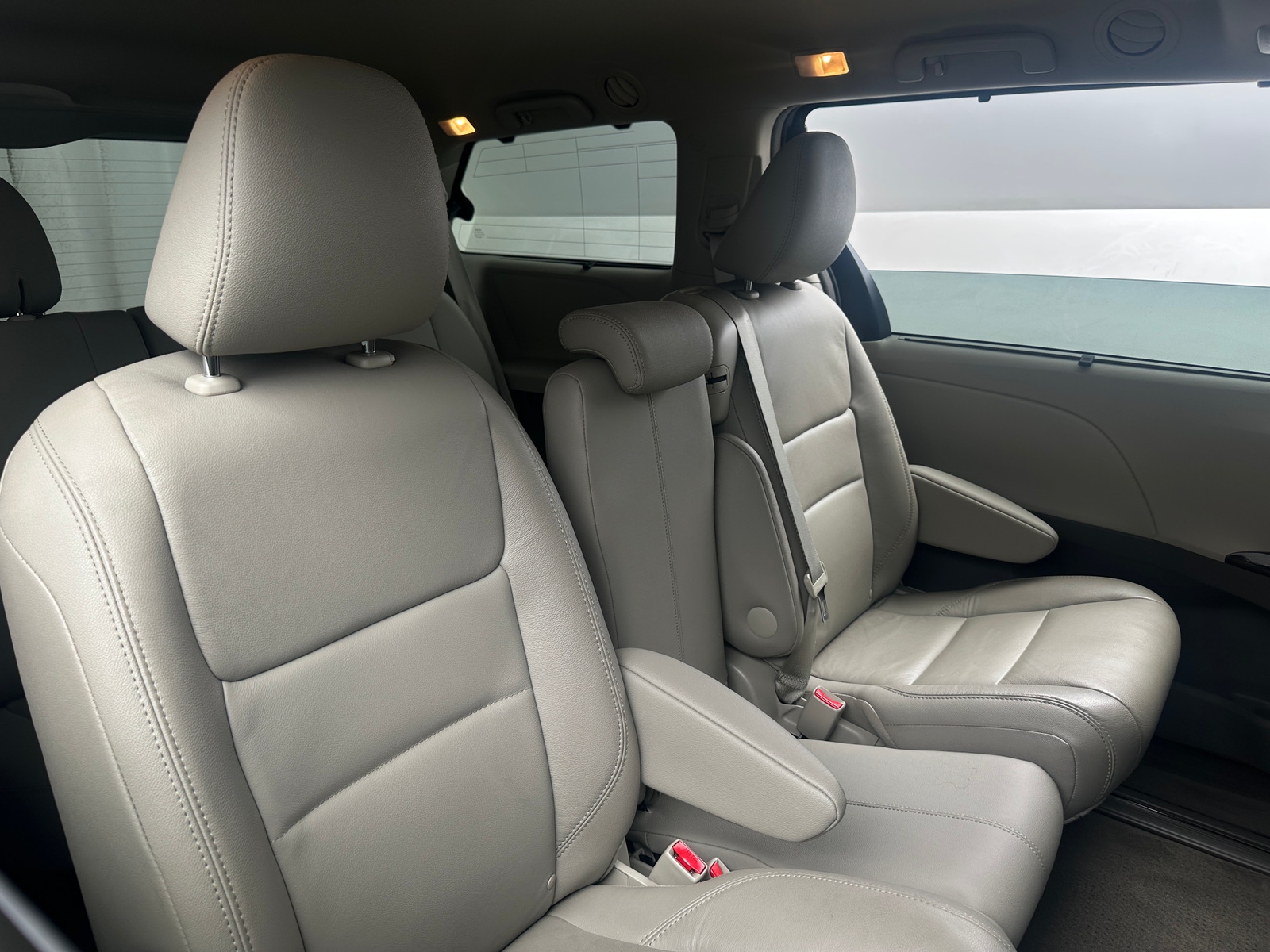 Thumbnail: 2017 Toyota Sienna - 5