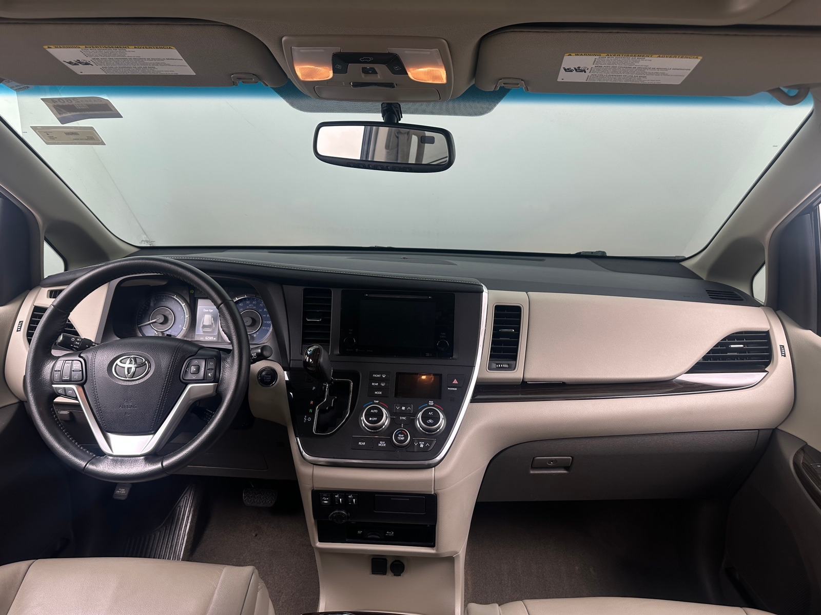 Thumbnail: 2017 Toyota Sienna - 2