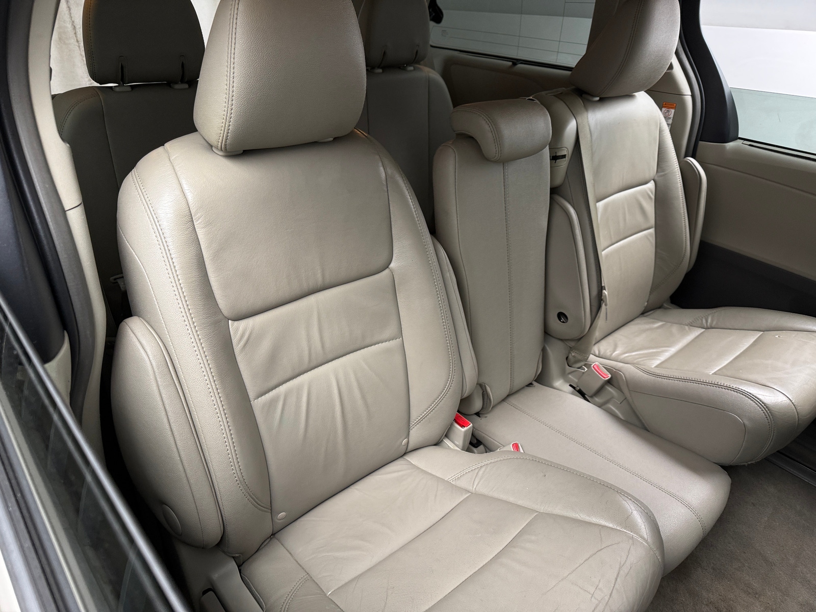 Thumbnail: 2016 Toyota Sienna - 6