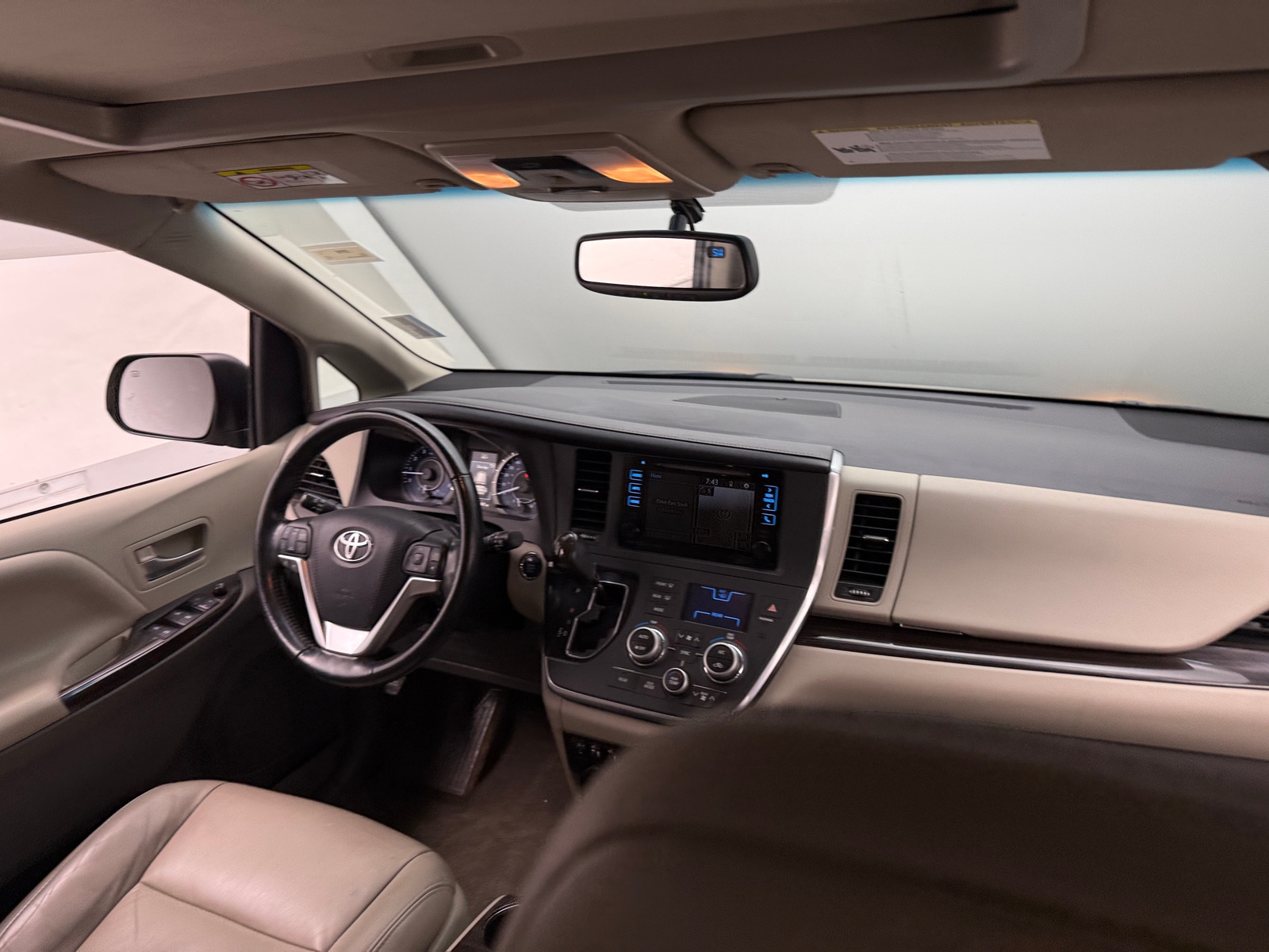 Thumbnail: 2016 Toyota Sienna - 3