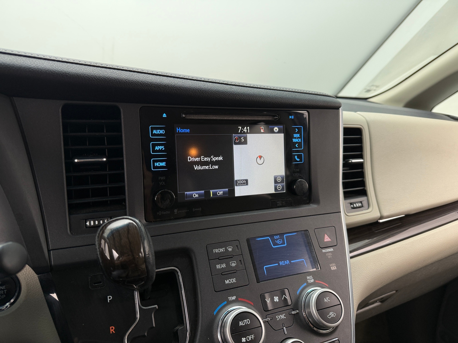 Thumbnail: 2016 Toyota Sienna - 4