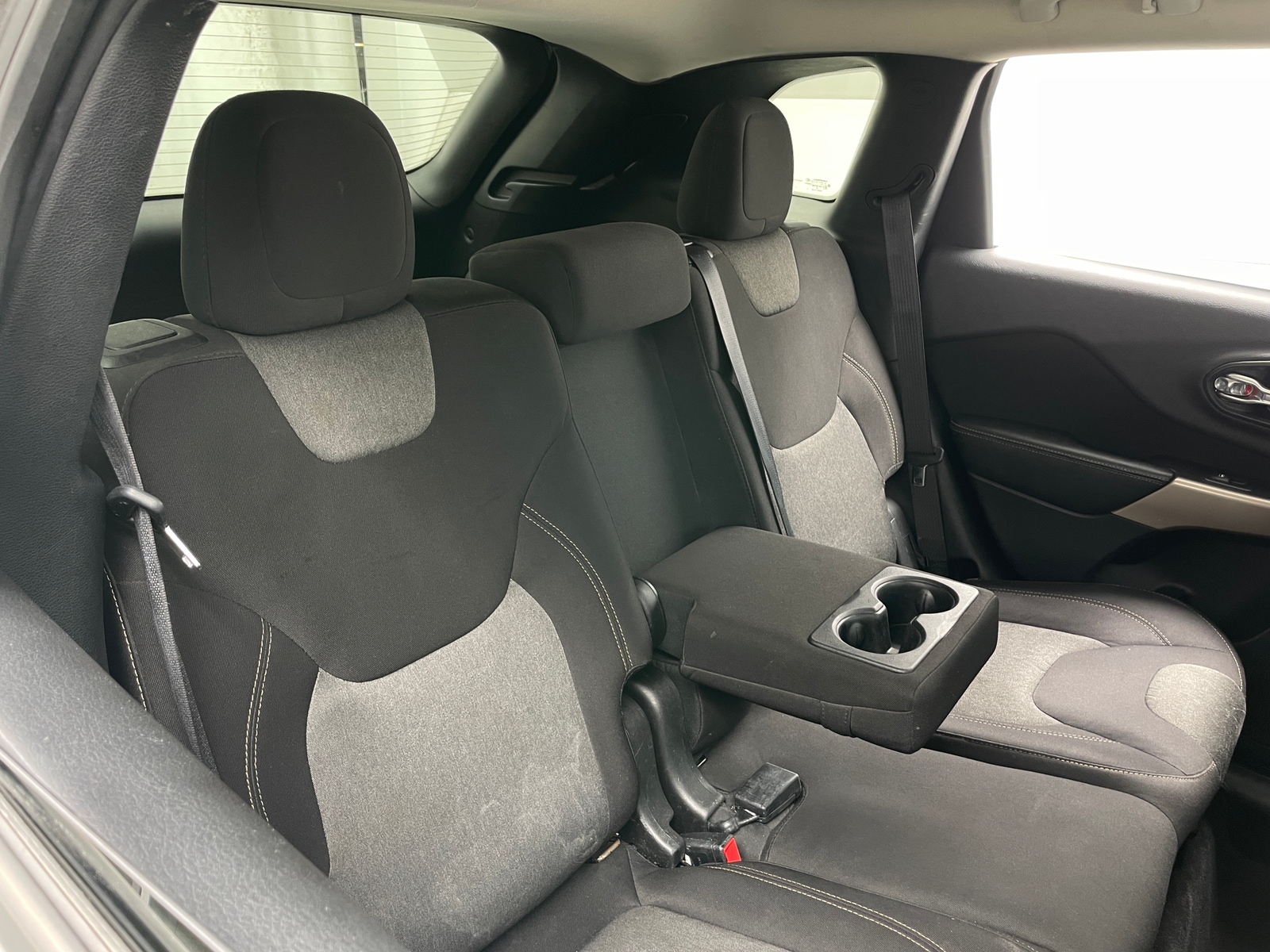 Thumbnail: 2017 Jeep Cherokee - 6