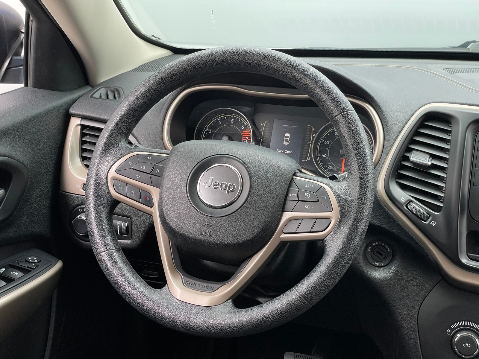 Thumbnail: 2017 Jeep Cherokee - 5