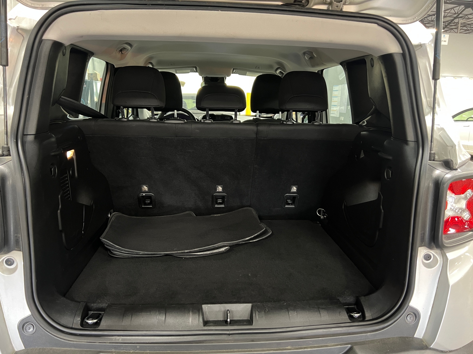 Thumbnail: 2021 Jeep Renegade - 7