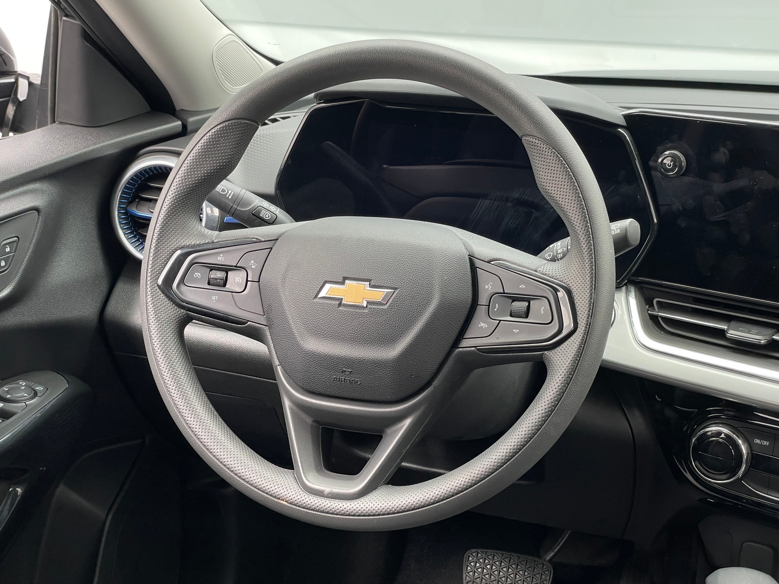 Thumbnail: 2025 Chevrolet Trax - 5