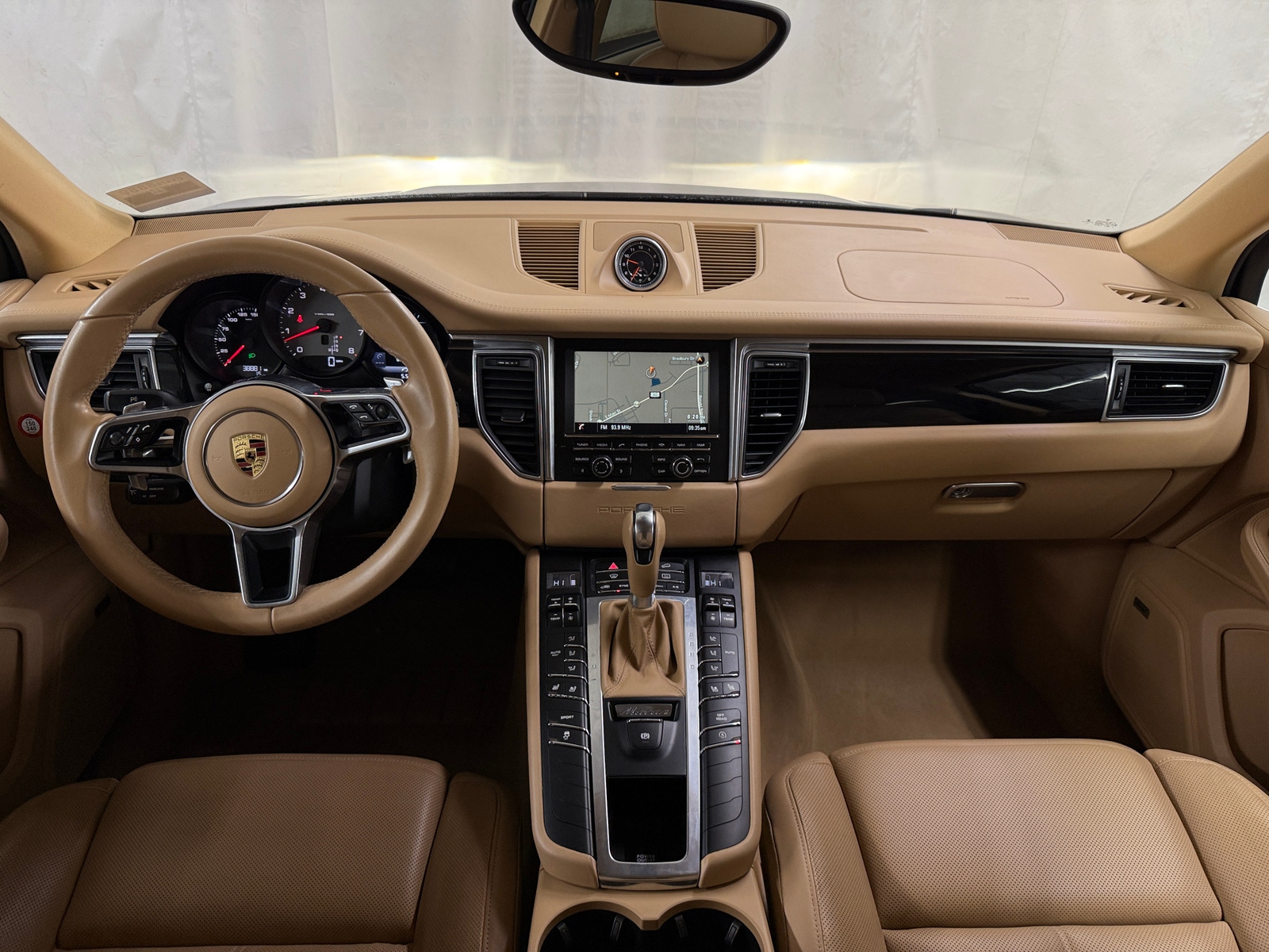 Thumbnail: 2016 Porsche Macan - 2