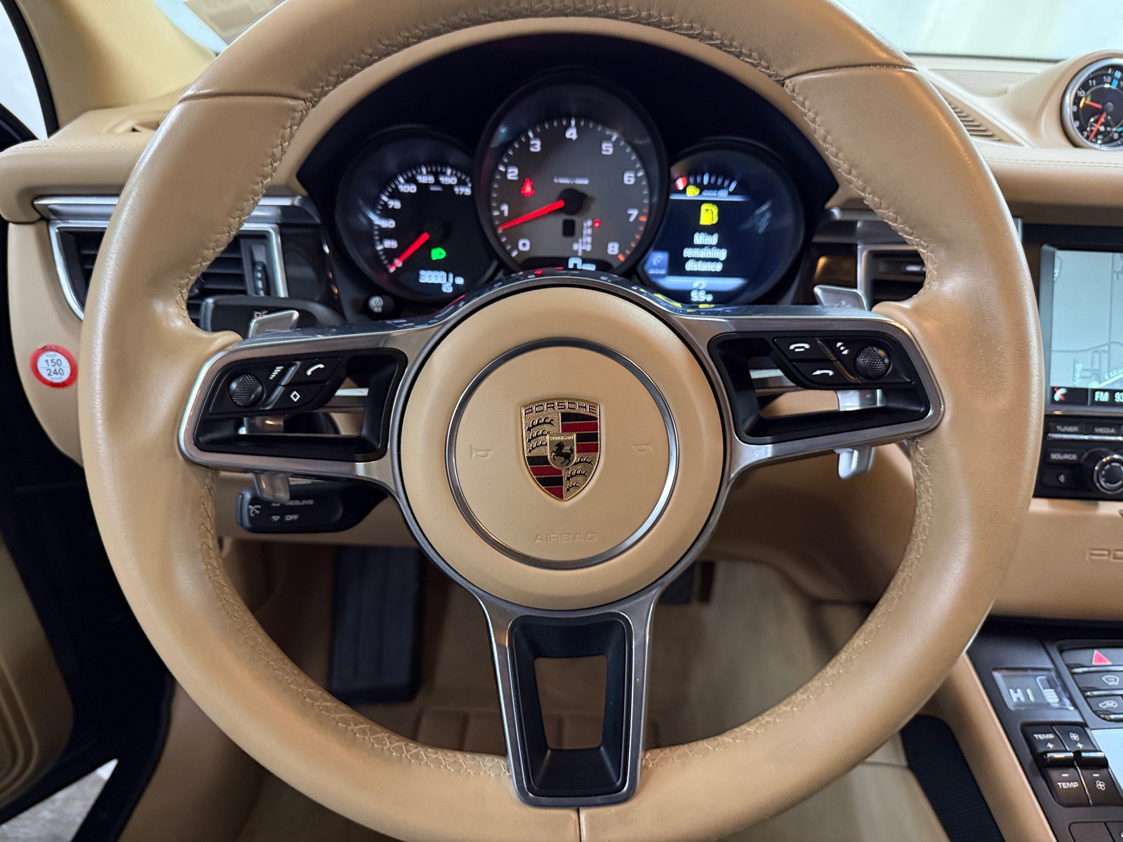 Thumbnail: 2016 Porsche Macan - 4