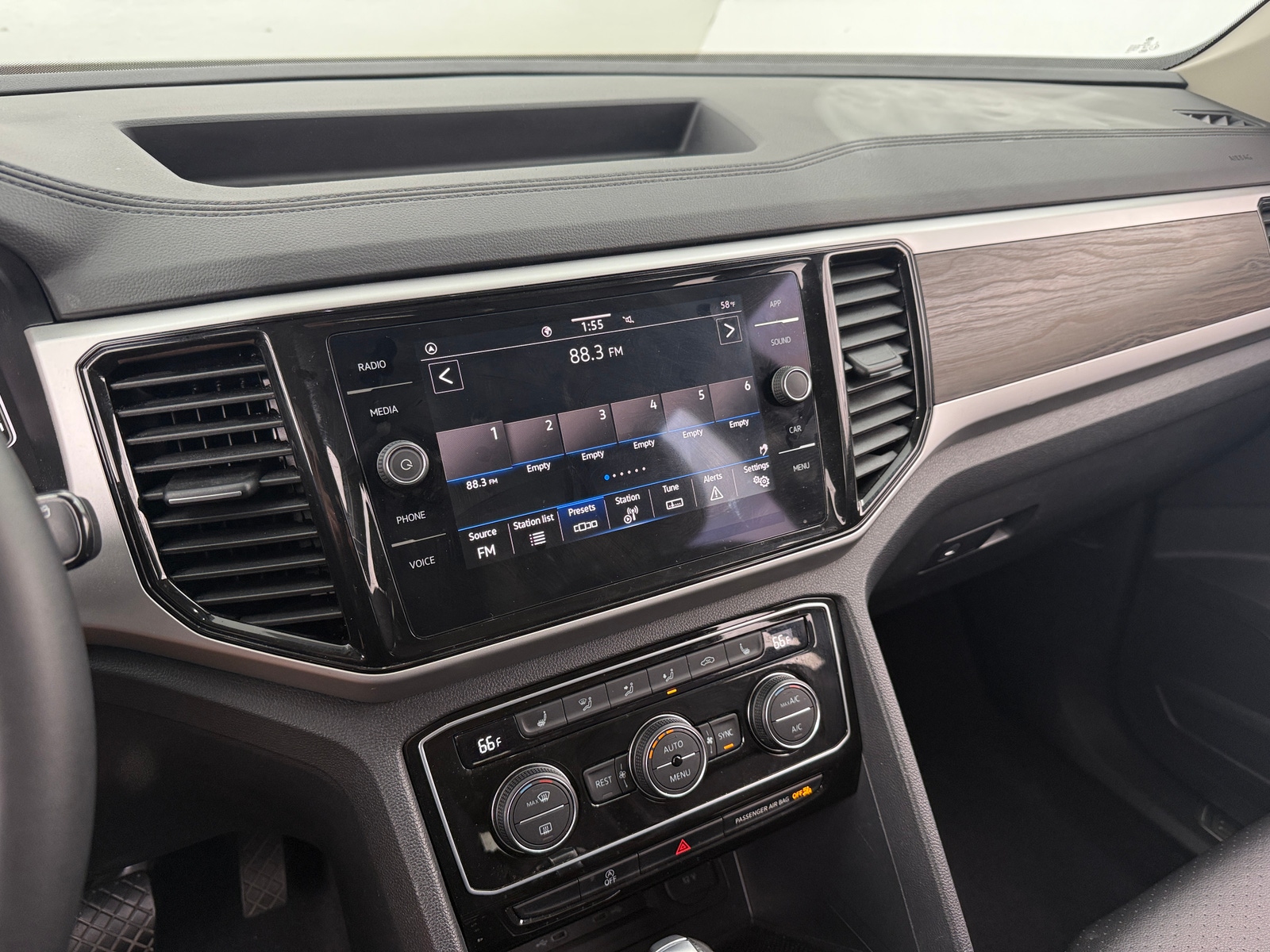 Thumbnail: 2022 Volkswagen Atlas - 3
