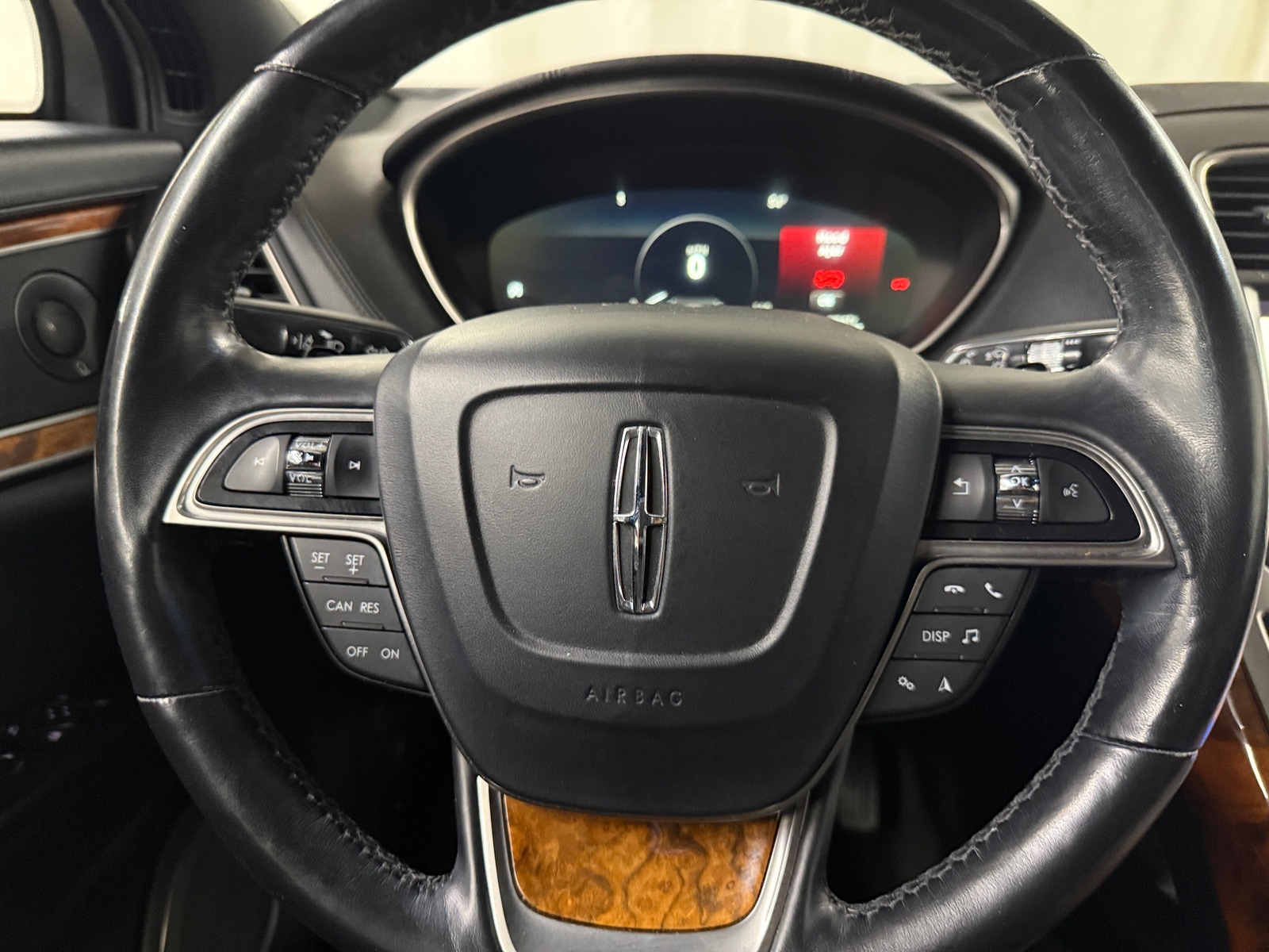 Thumbnail: 2019 Lincoln Nautilus - 4