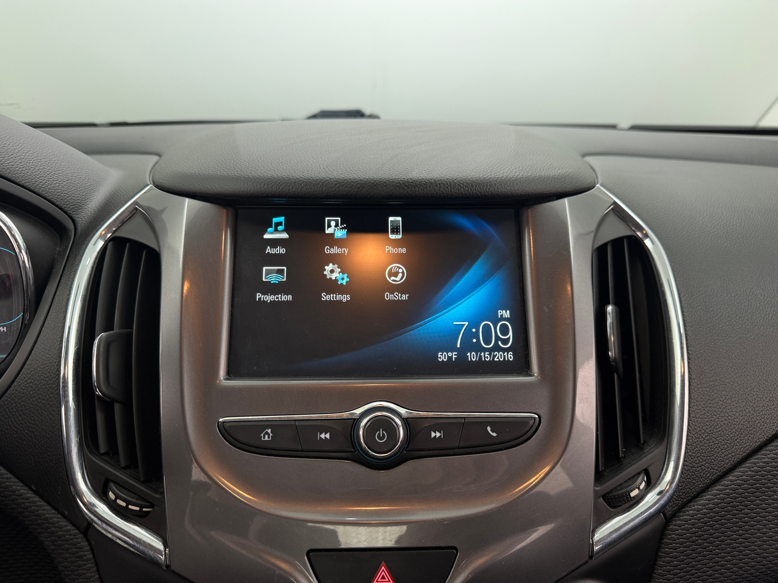 Thumbnail: 2017 Chevrolet Cruze - 4